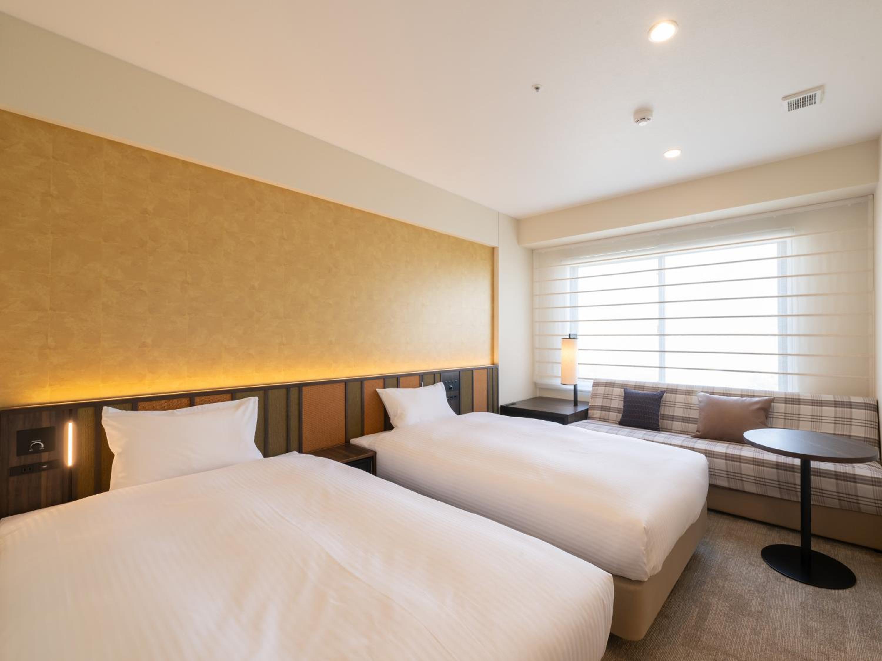Superior Twin Room with Sofa Bed - Photo 7
