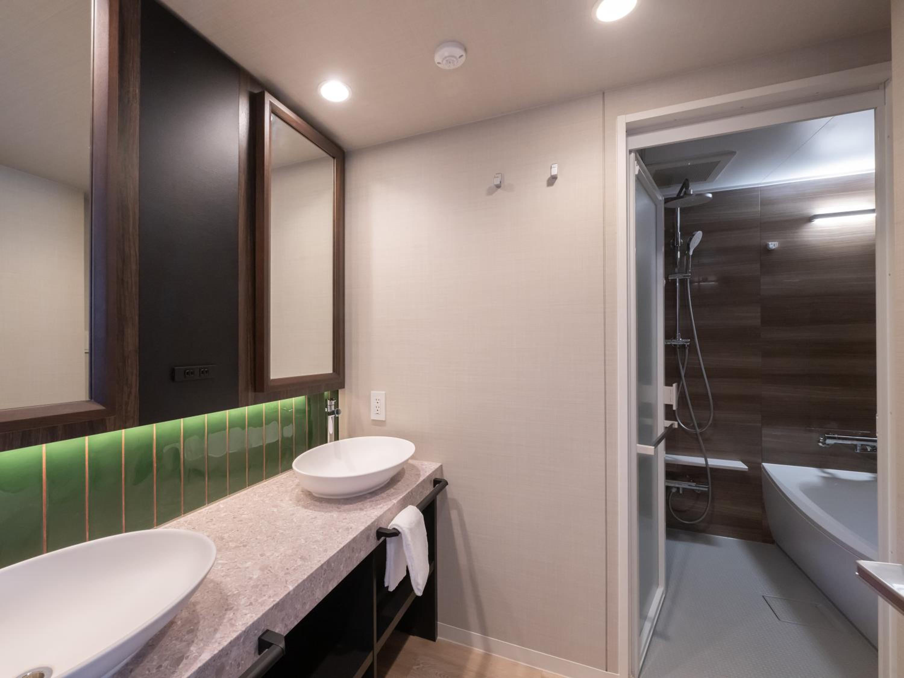 Premier Twin Room with Extra Bed - Photo 11