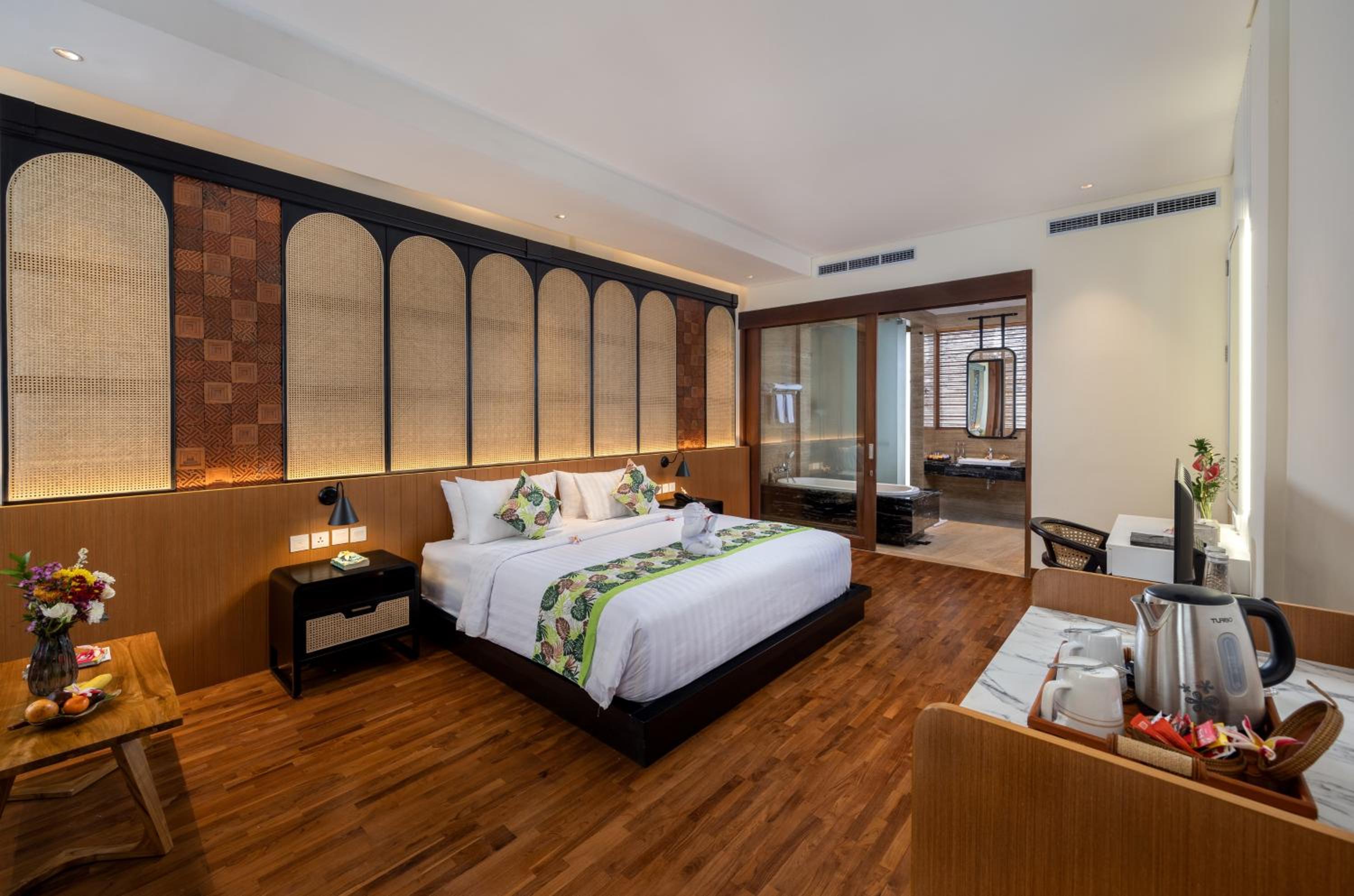 Suite - Photo 2
