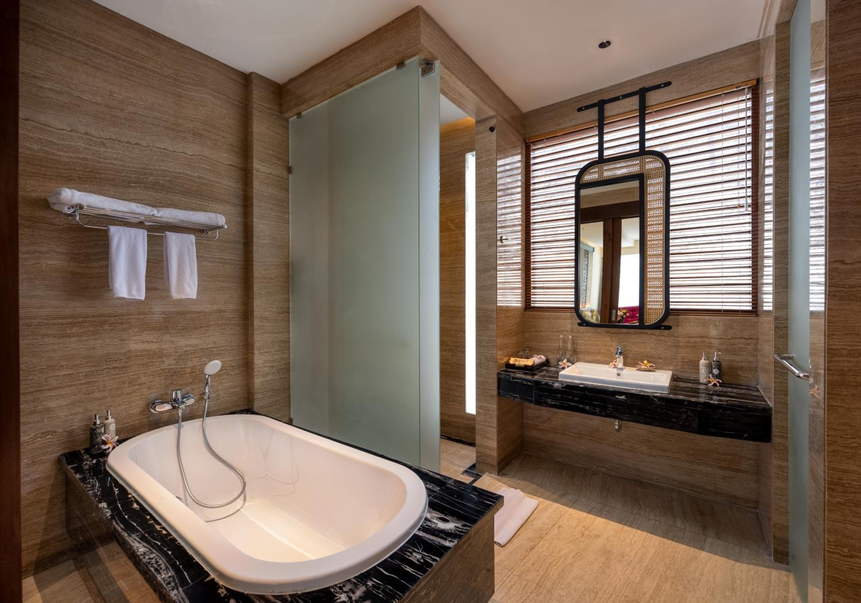 Suite - Photo 3