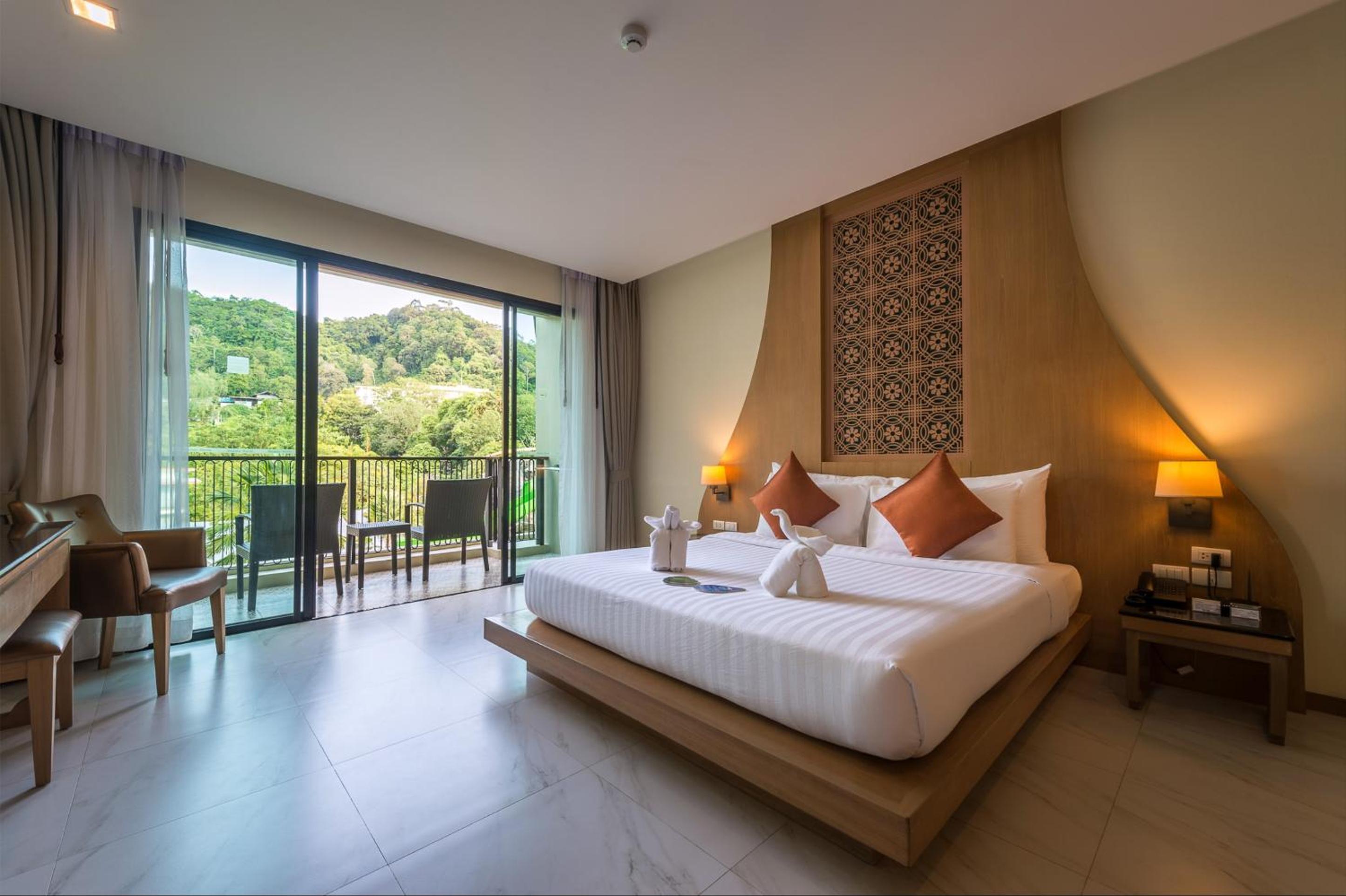 Grand Deluxe with Pool View photo 3