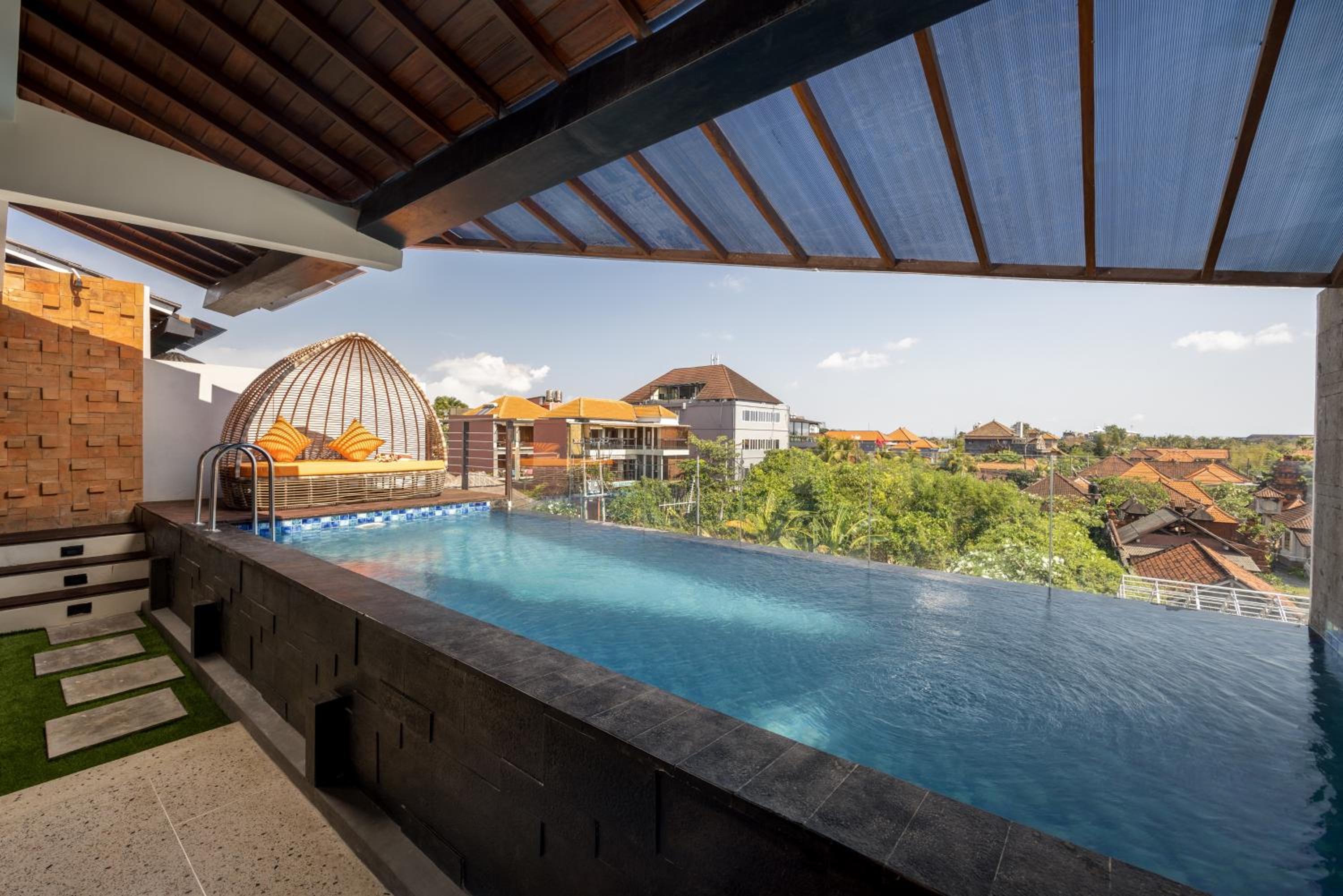 Suite with Private Pool - Photo 5