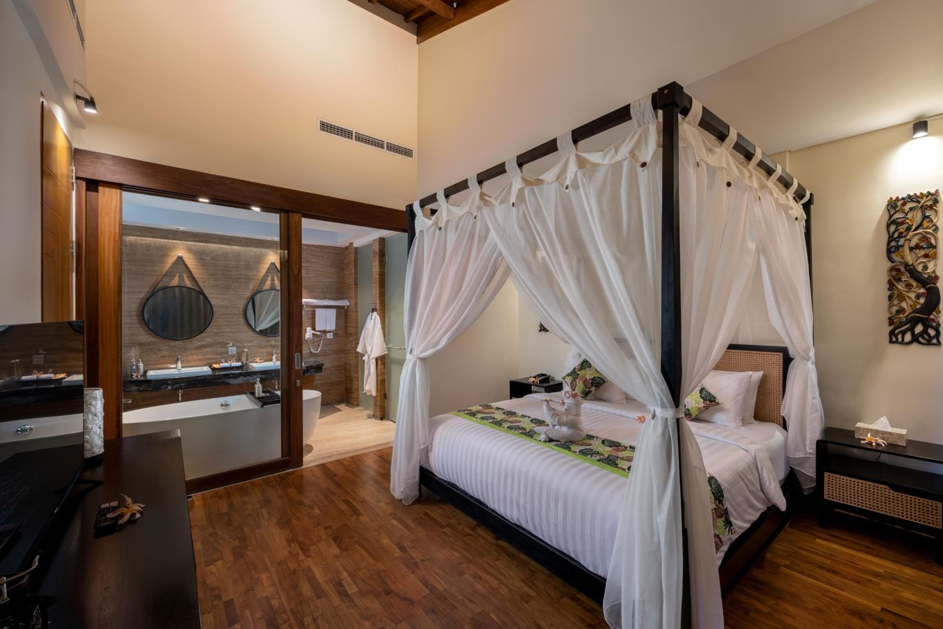 Suite with Private Pool - Photo 4