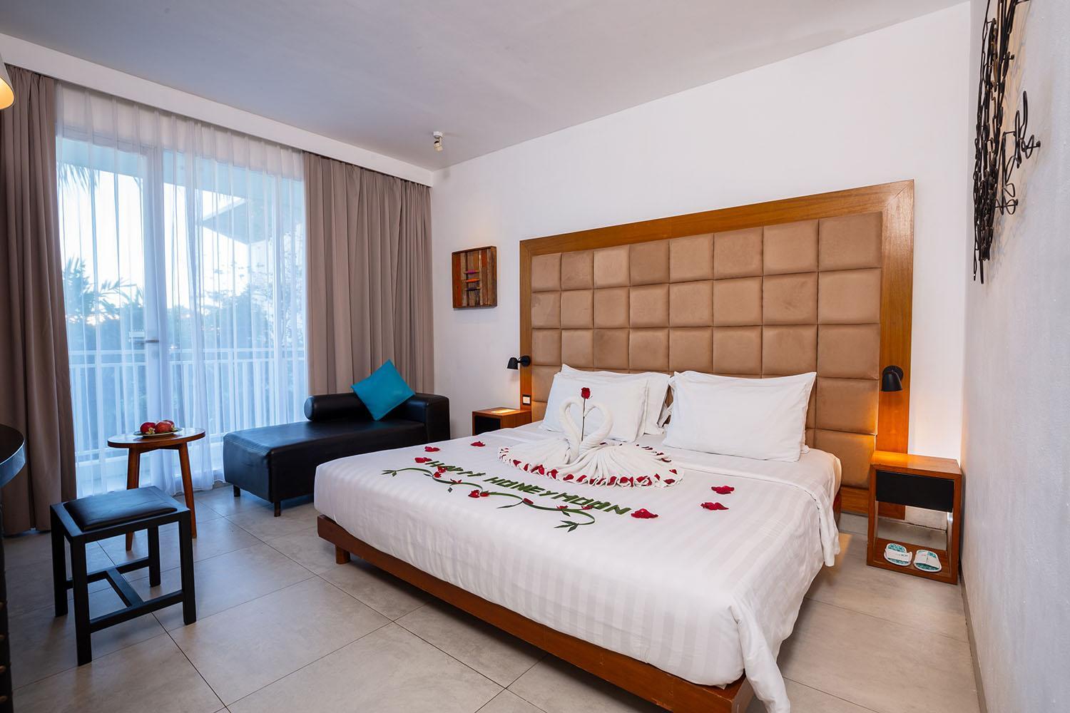 Deluxe Double or Twin Room with Pool Access photo 3