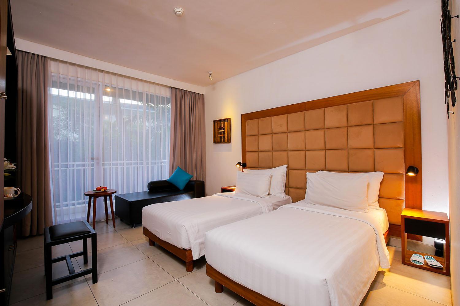 Deluxe Double or Twin Room with Pool Access photo 2