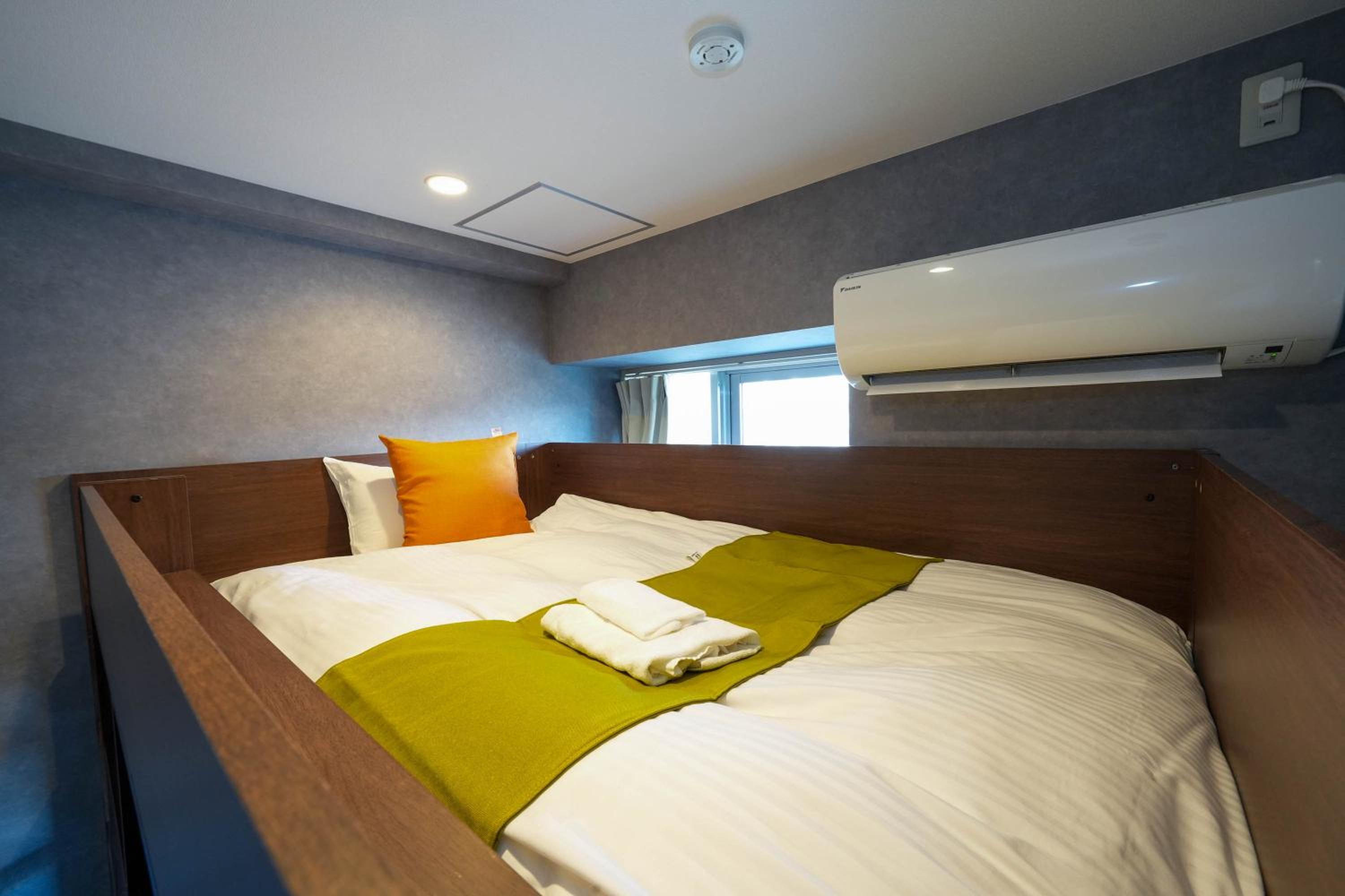 Deluxe Family Suite - Photo 11