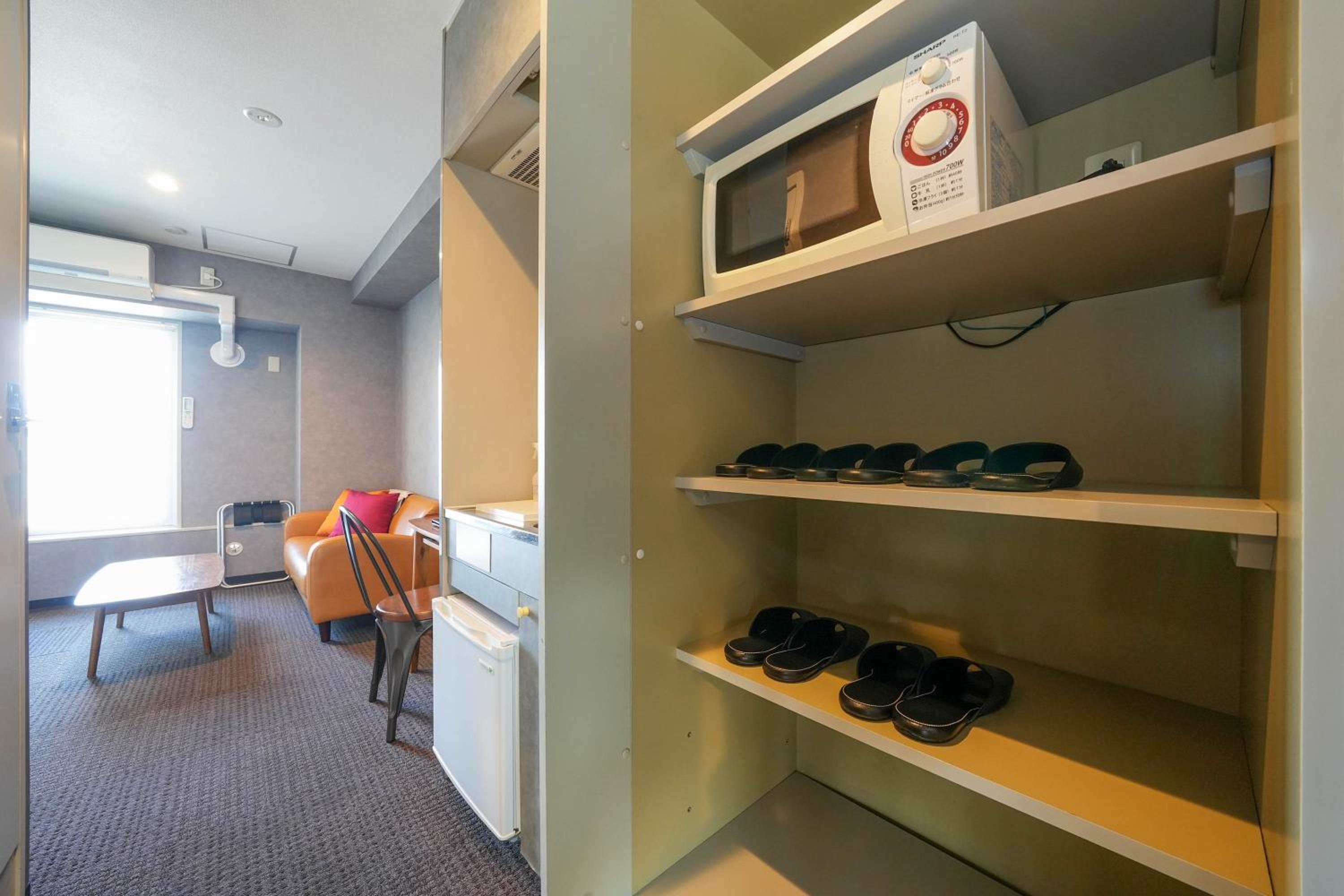 Deluxe Family Suite - Photo 9