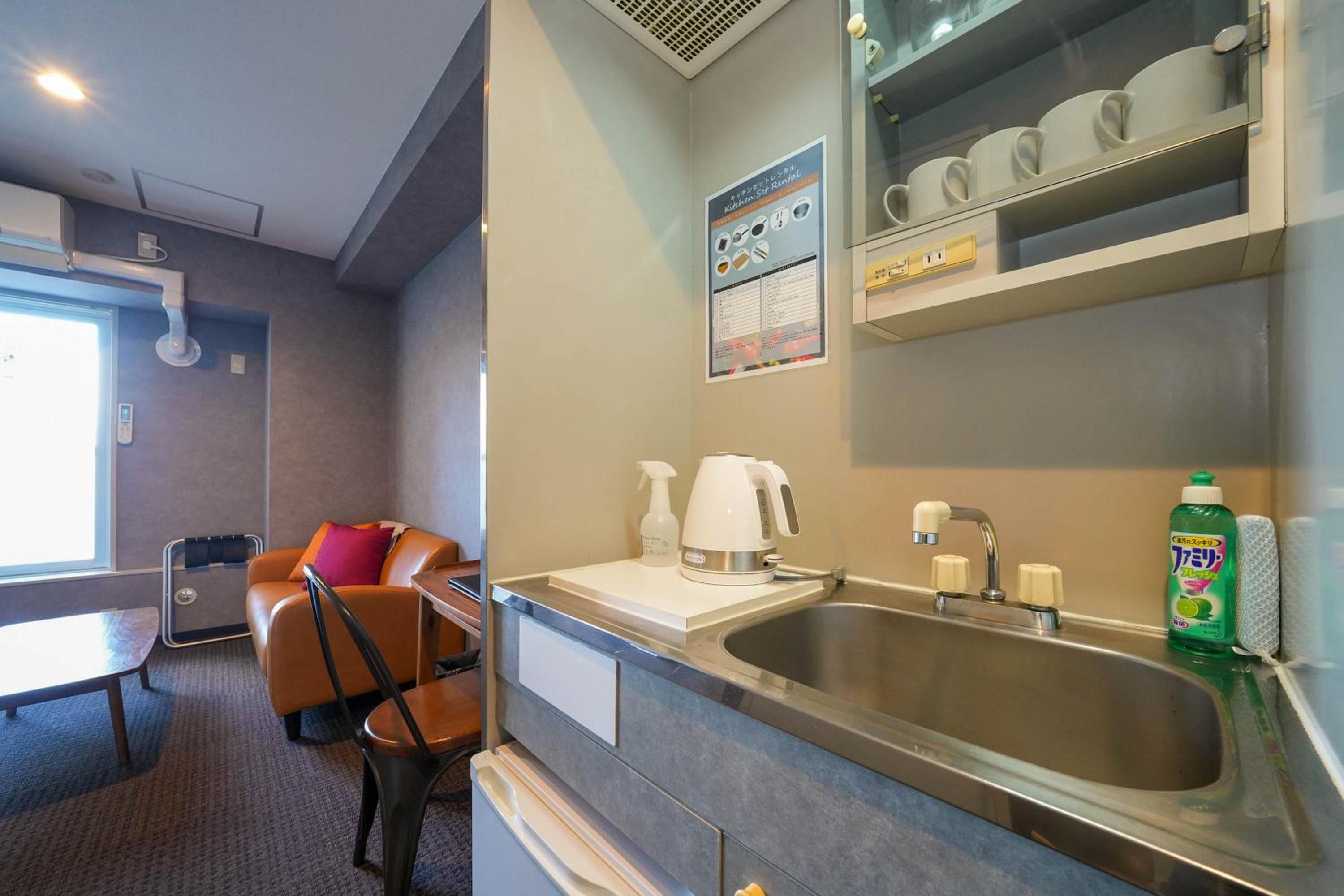 Deluxe Family Suite - Photo 8