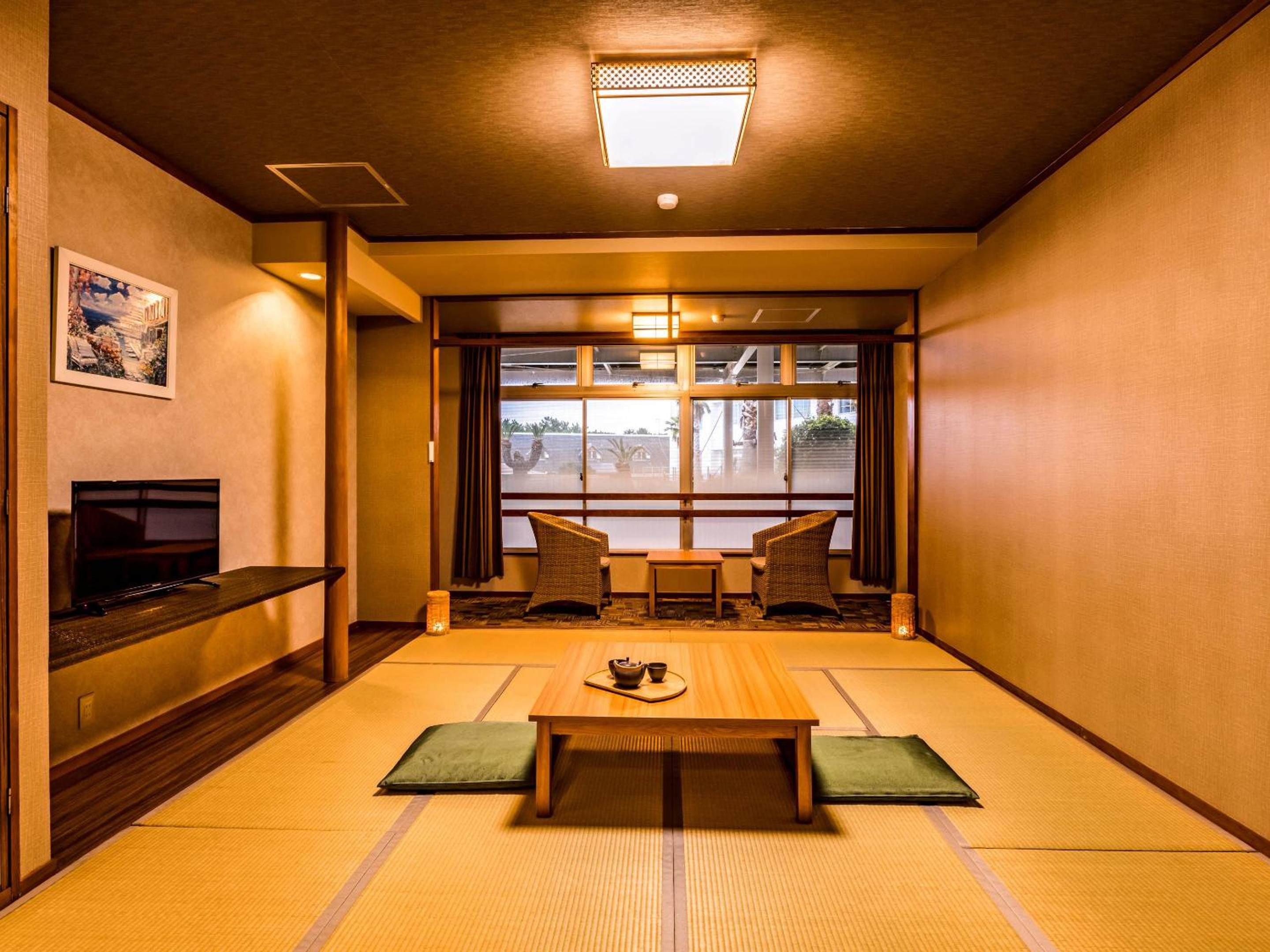 Standard Japanese-Style Room With Pool Side View