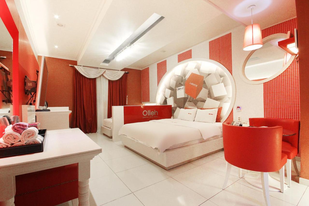 Twin Room - Photo 1