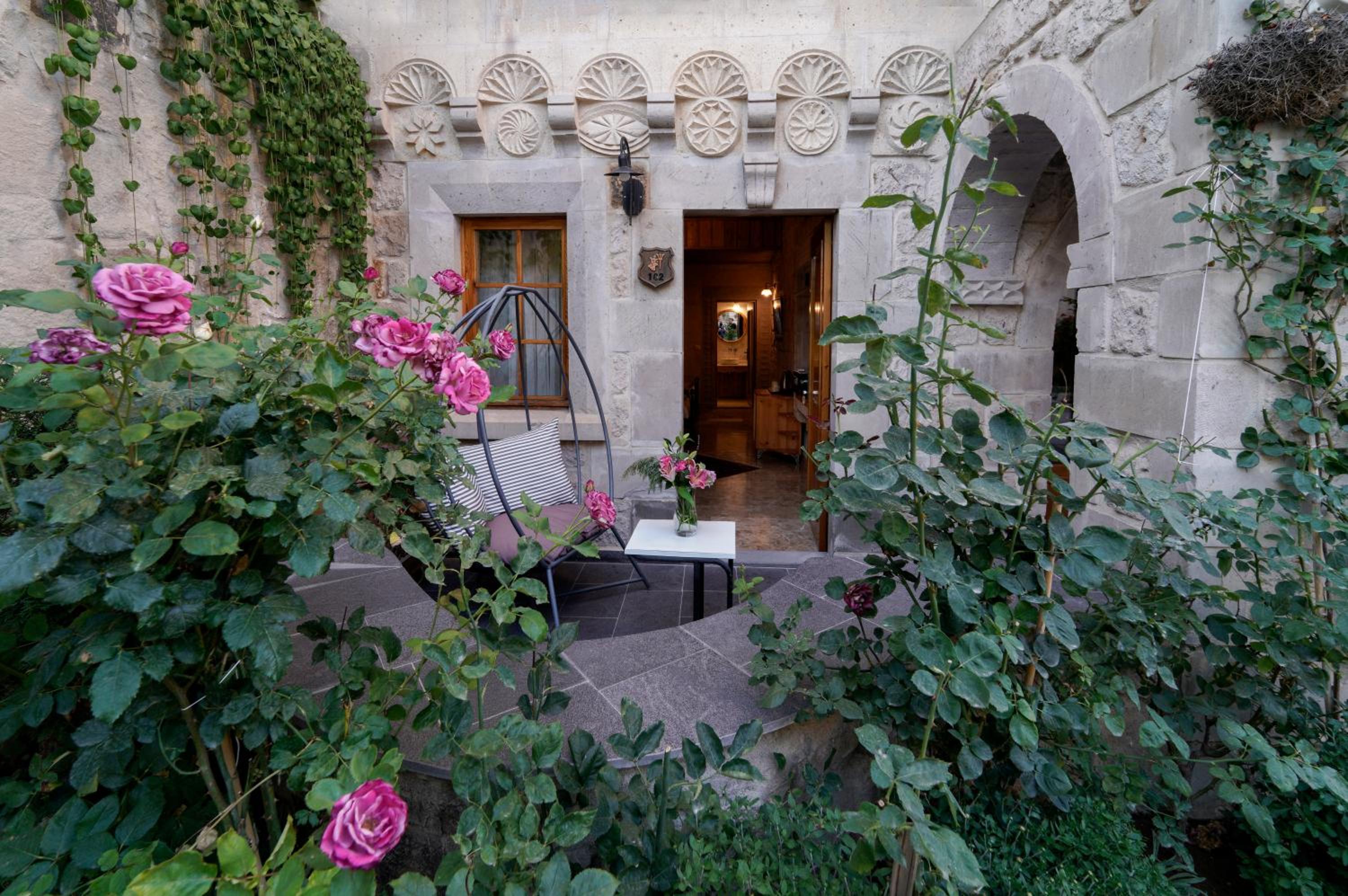 Stone Twin Room with Garden View - Photo 15