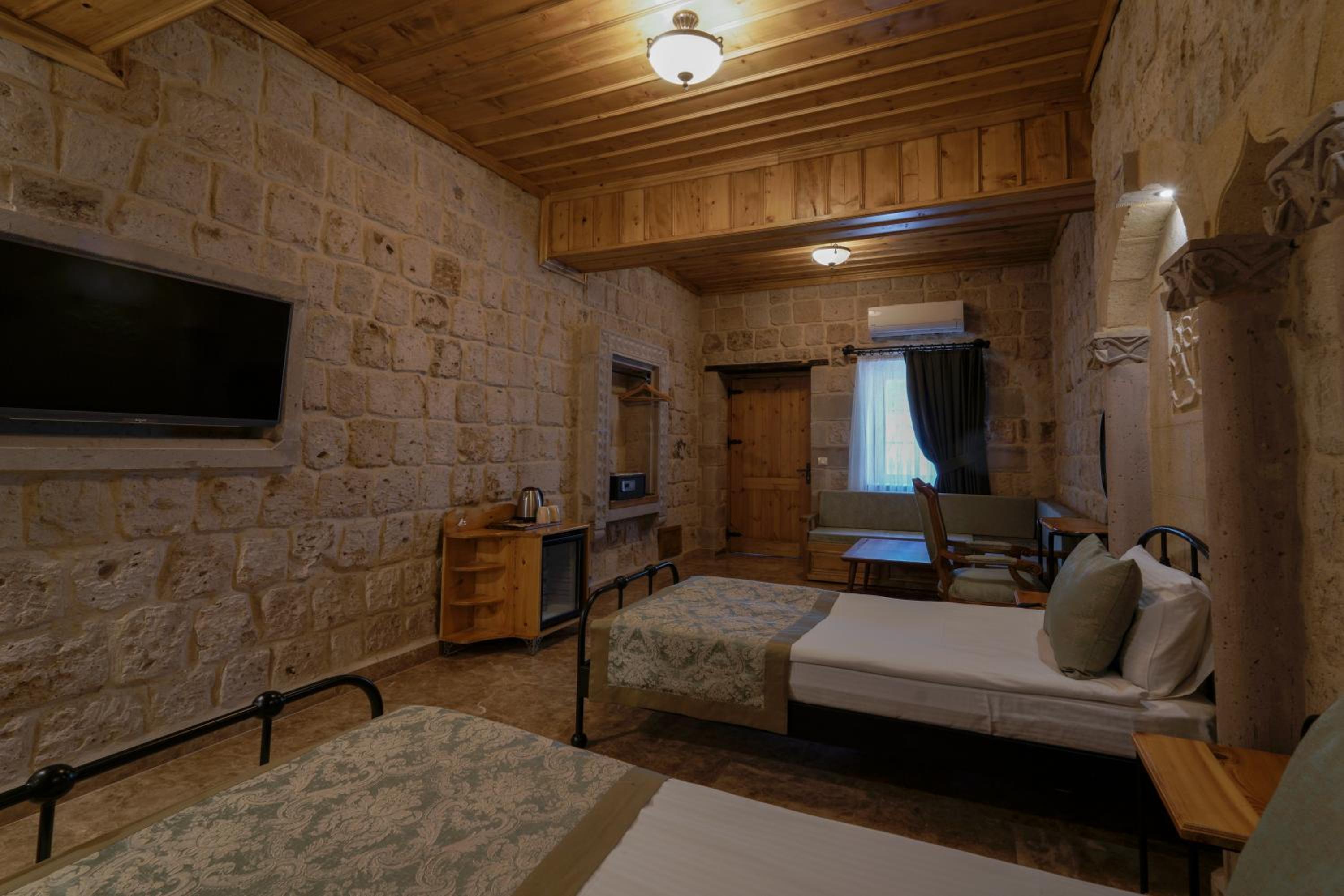 Stone Twin Room with Garden View - Photo 12