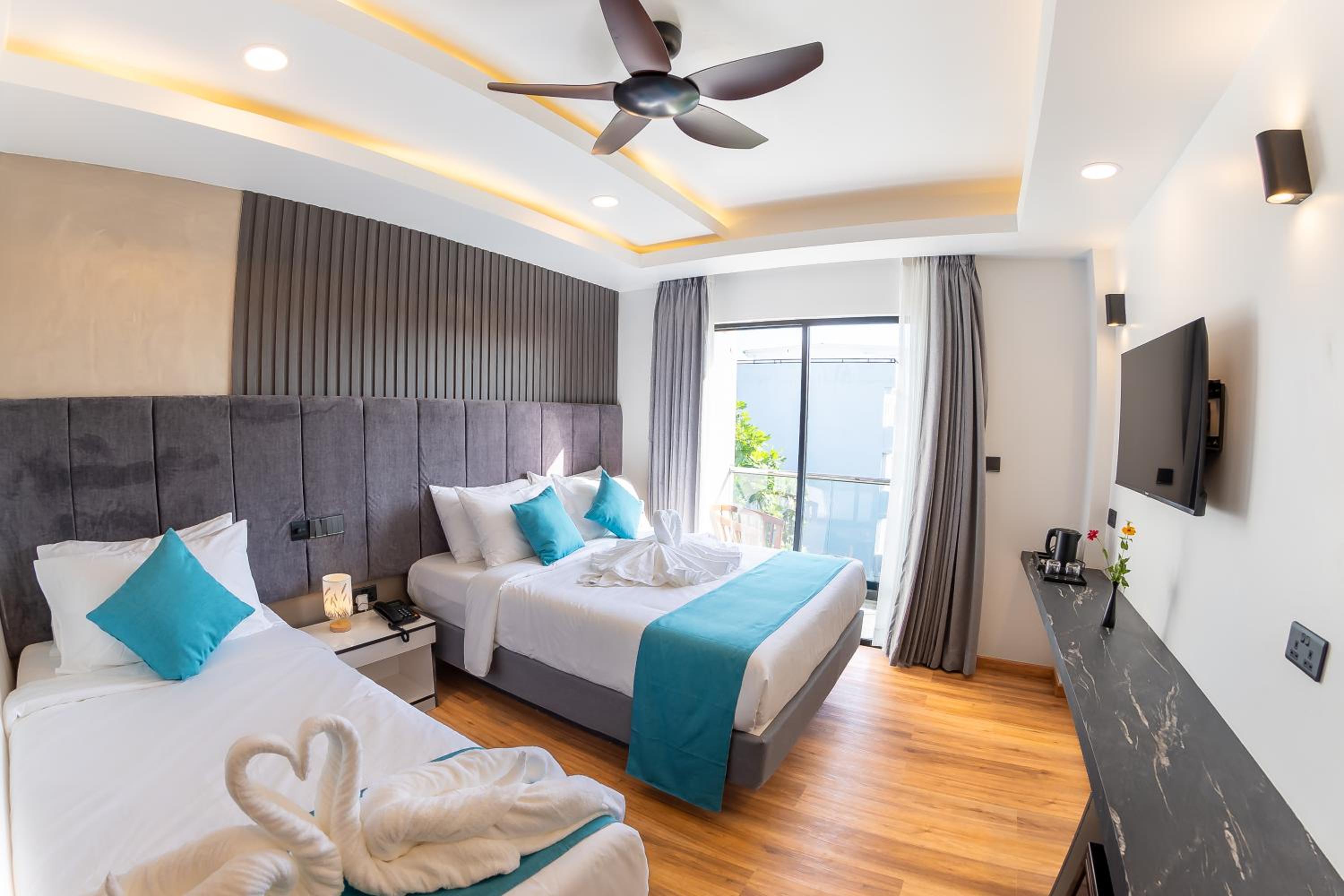 Premier Island View with Balcony  photo 3