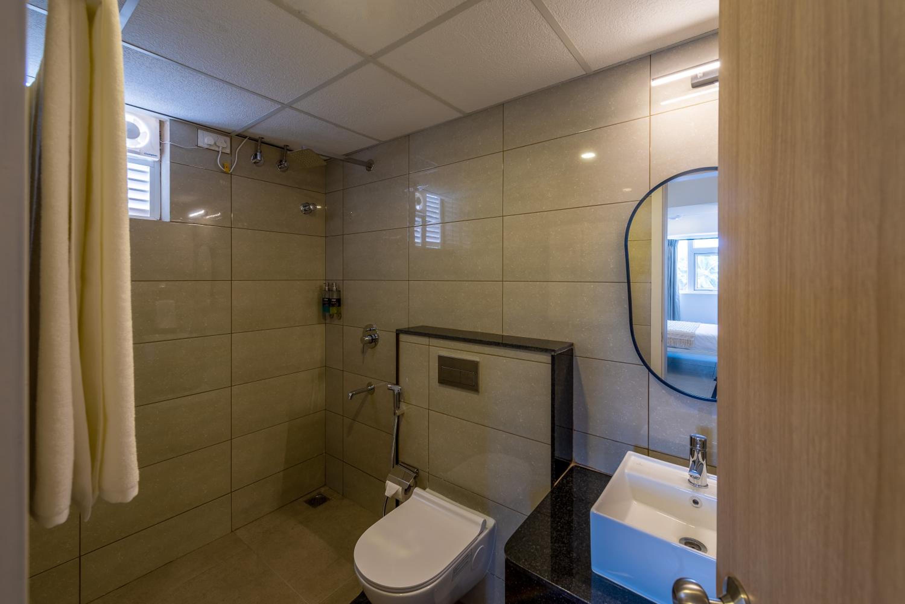 Standard Double Room - Photo 11