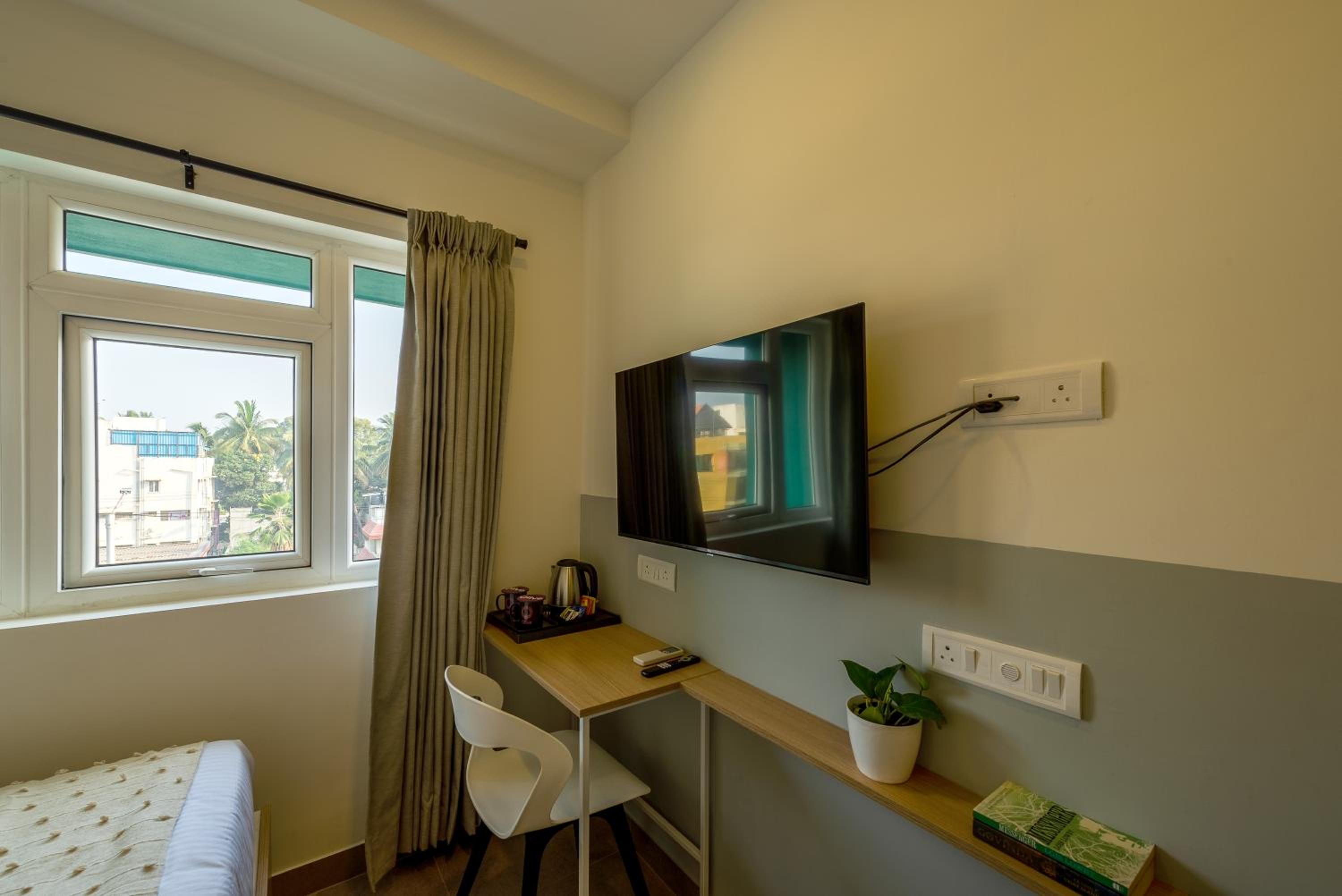 Standard Double Room - Photo 9
