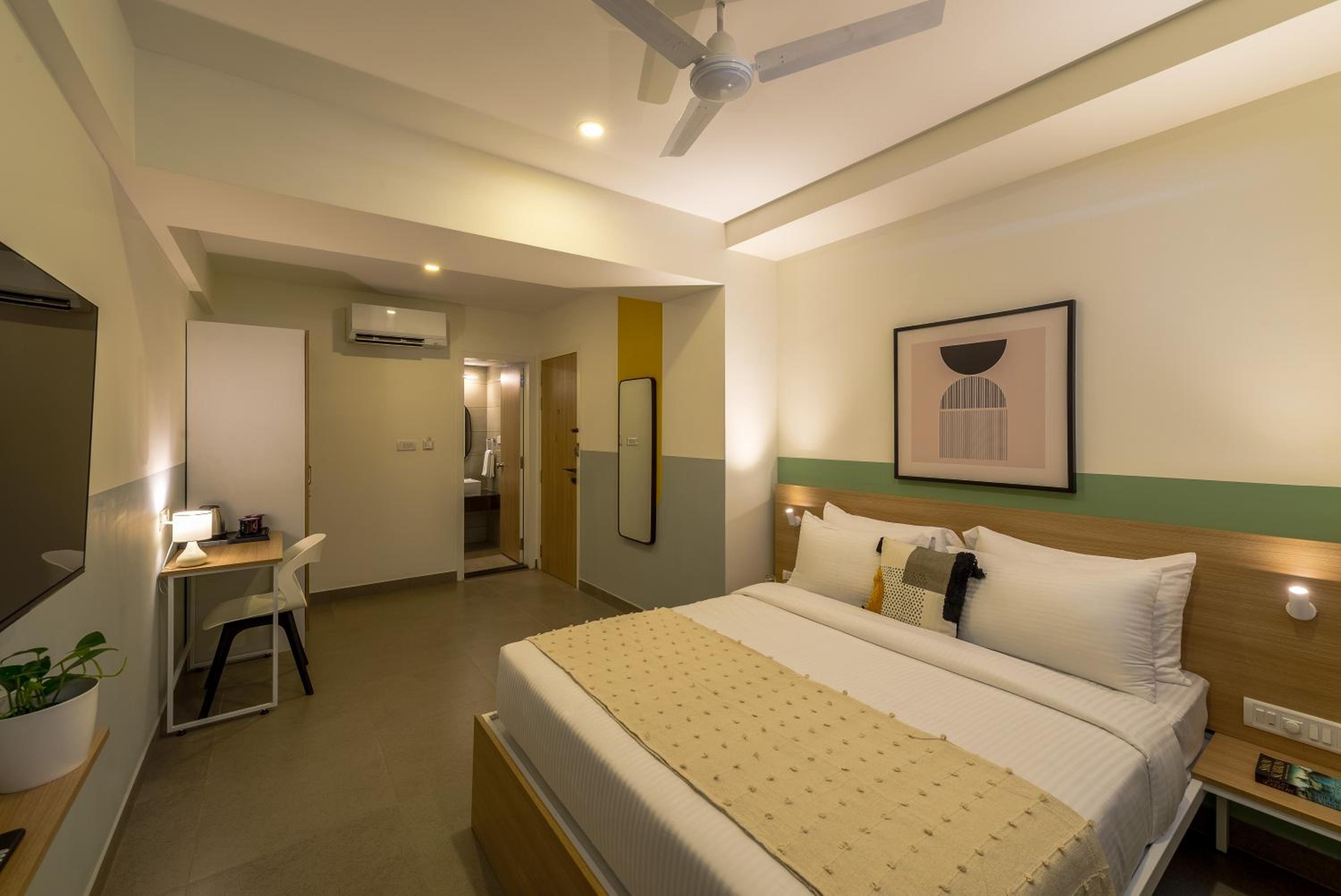 Standard Double Room - Photo 8