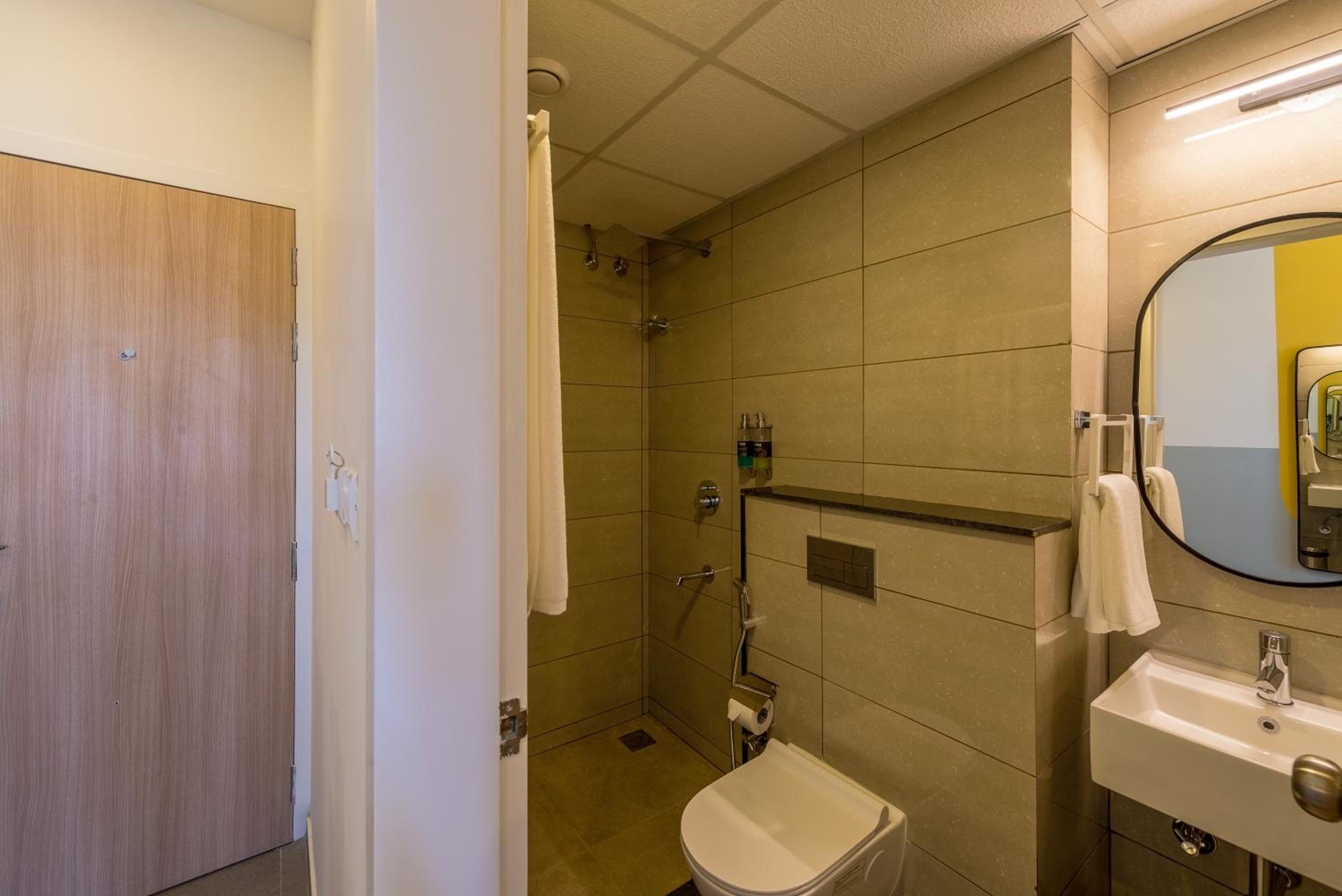 Standard Double Room - Photo 10