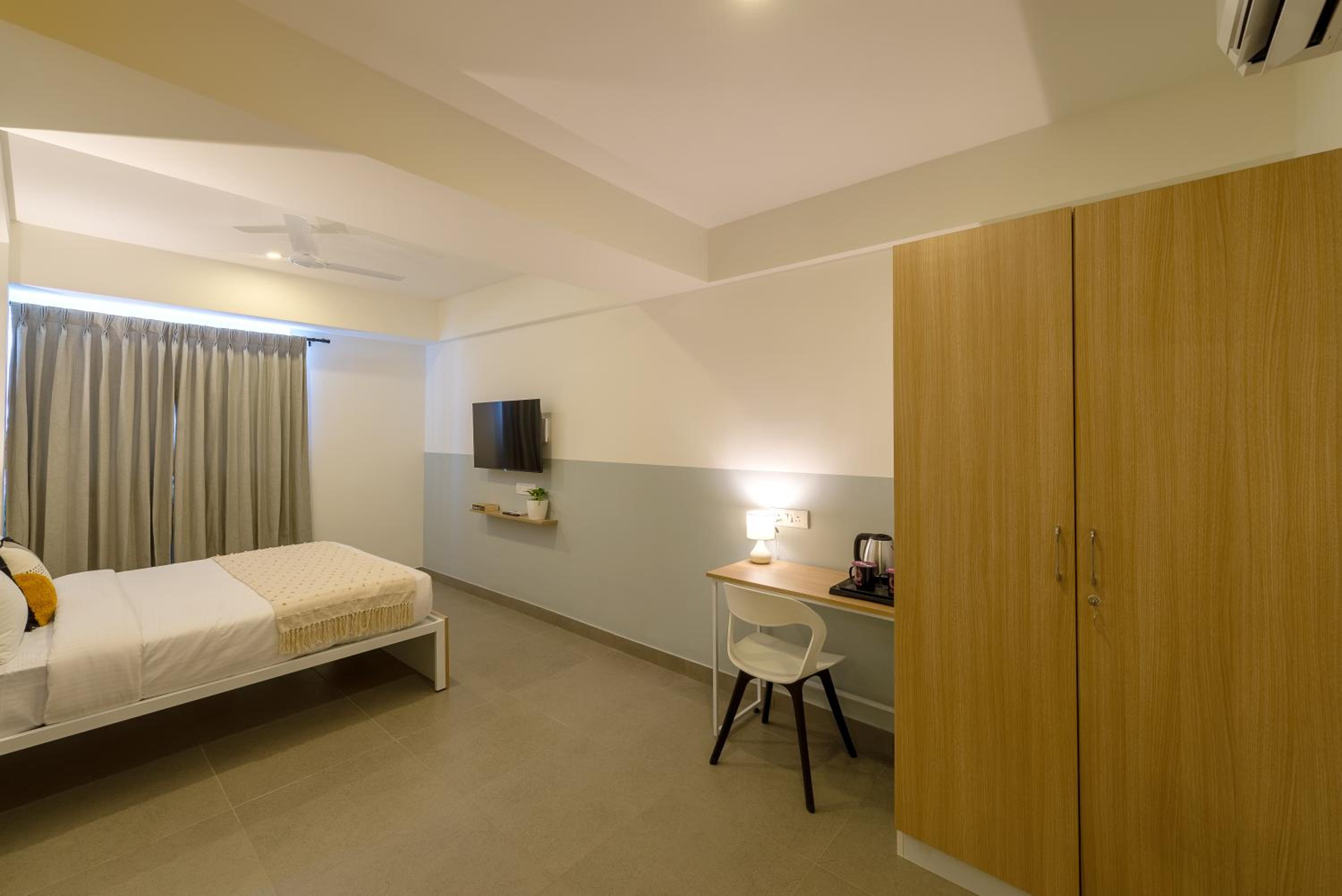 Standard Double Room - Photo 13