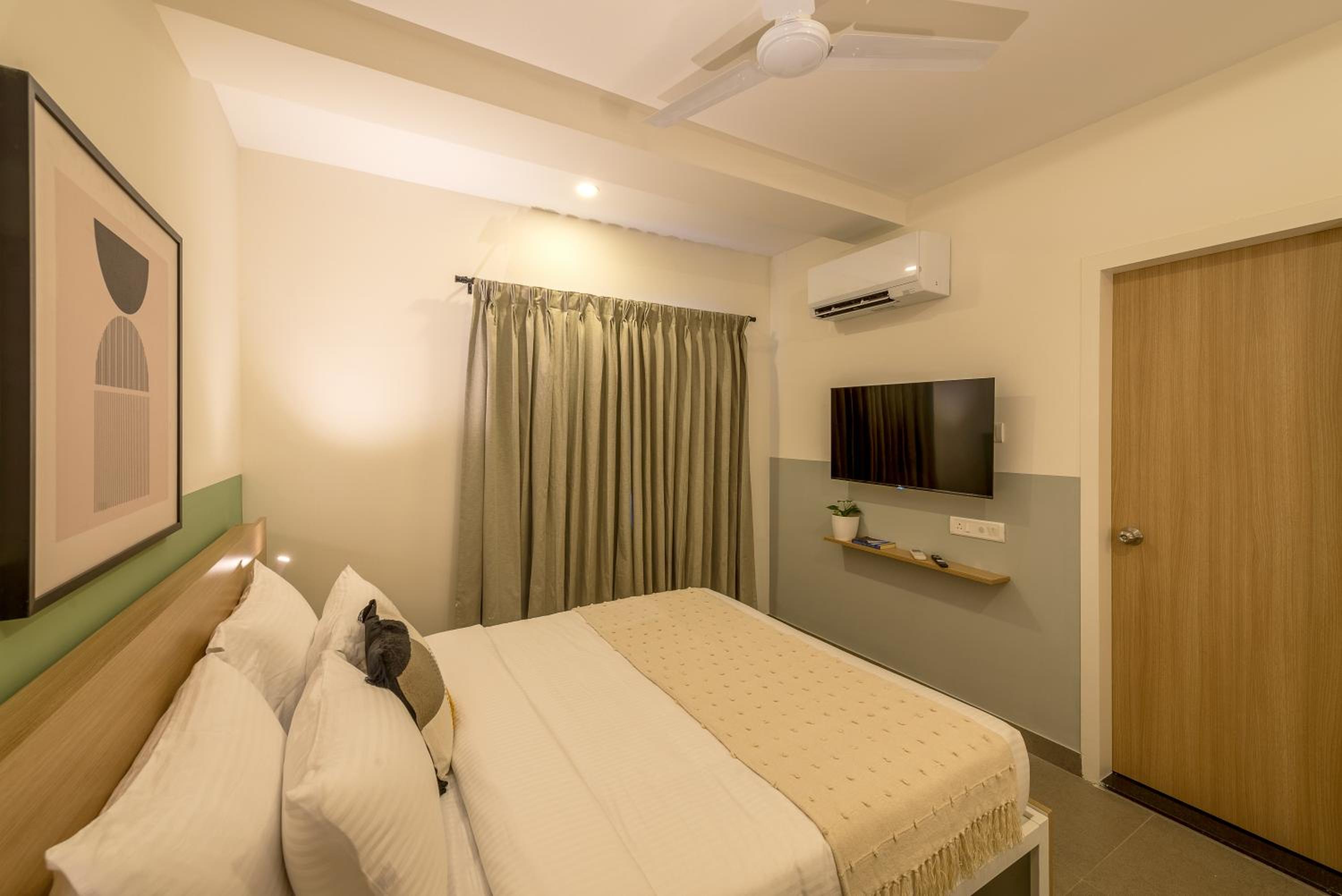 Standard Double Room - Photo 12