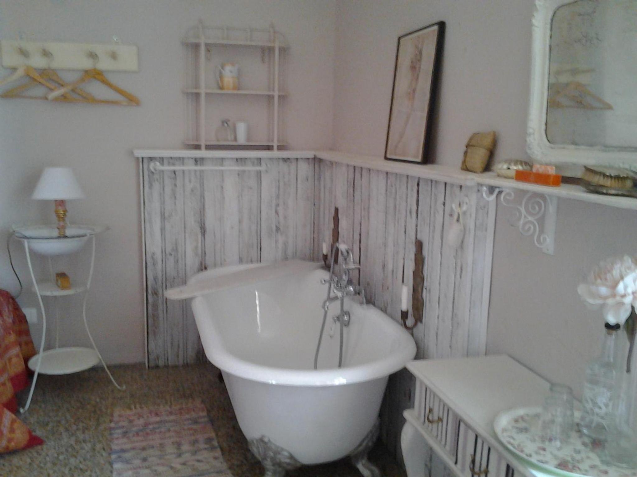 Double Room with Shared Bathroom photo 2
