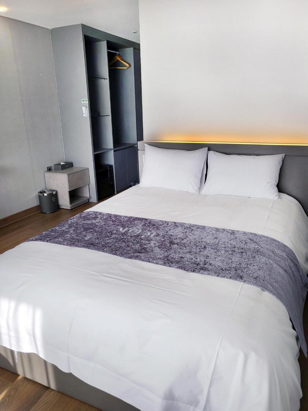 Pool Deluxe Double - Room only