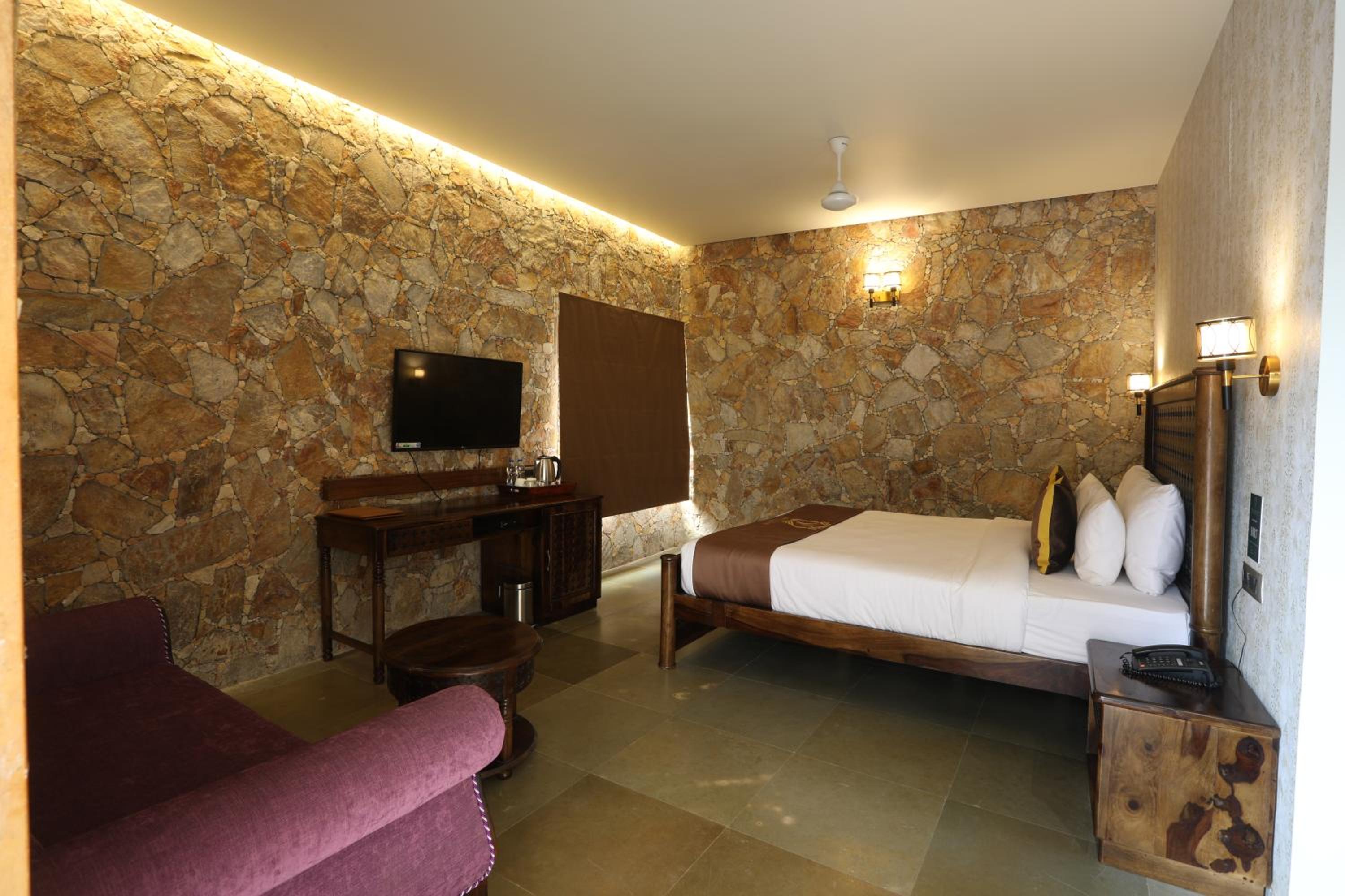 Suite 01 Double Bed photo 1