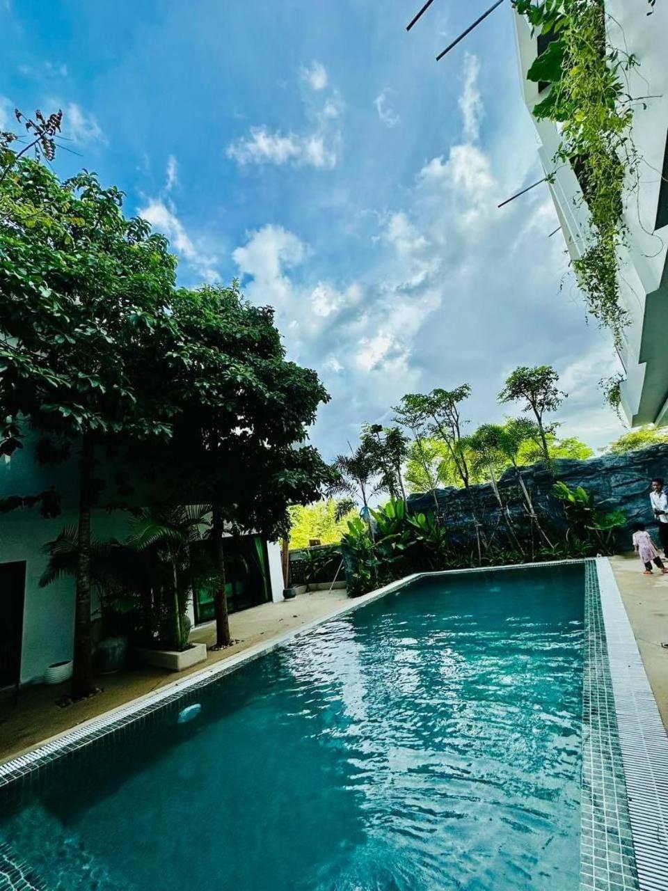 Suite with Pool View - Photo 6