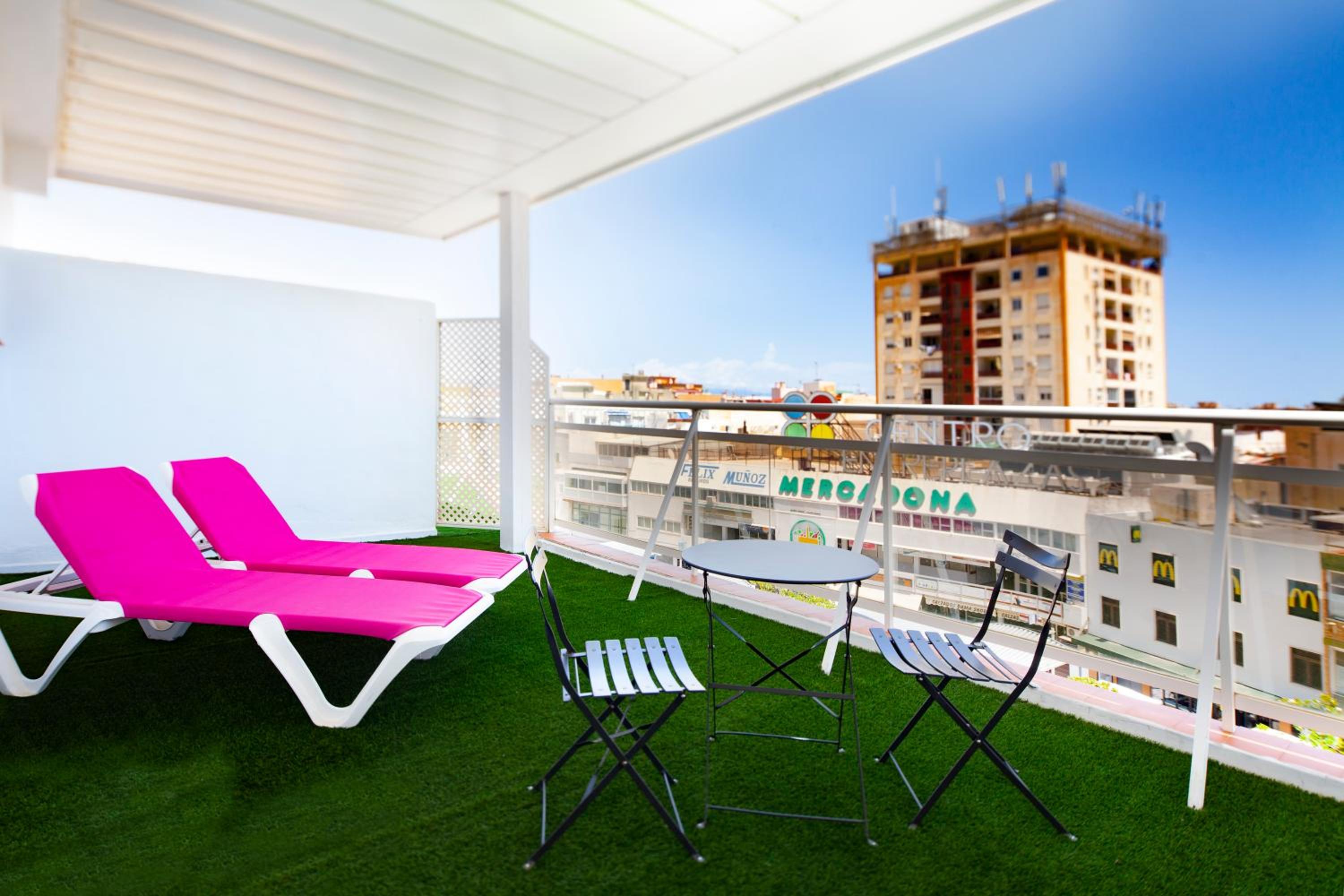 Superior Double or Twin Room with City View - Photo 4