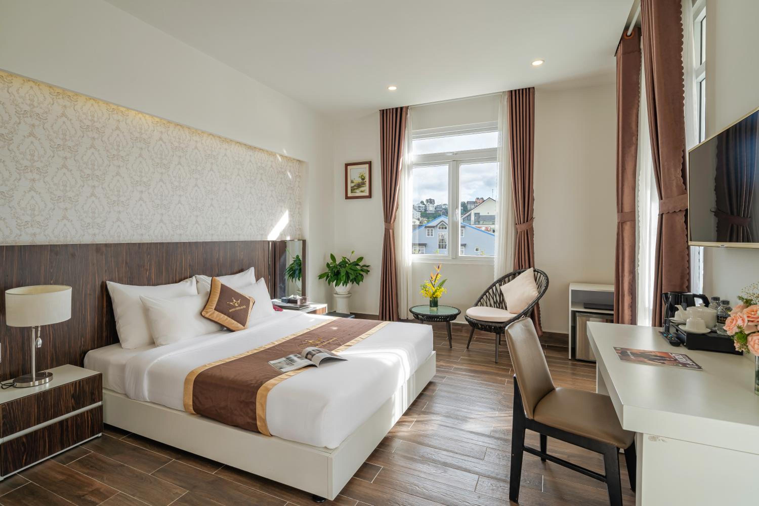 Suite - Photo 15