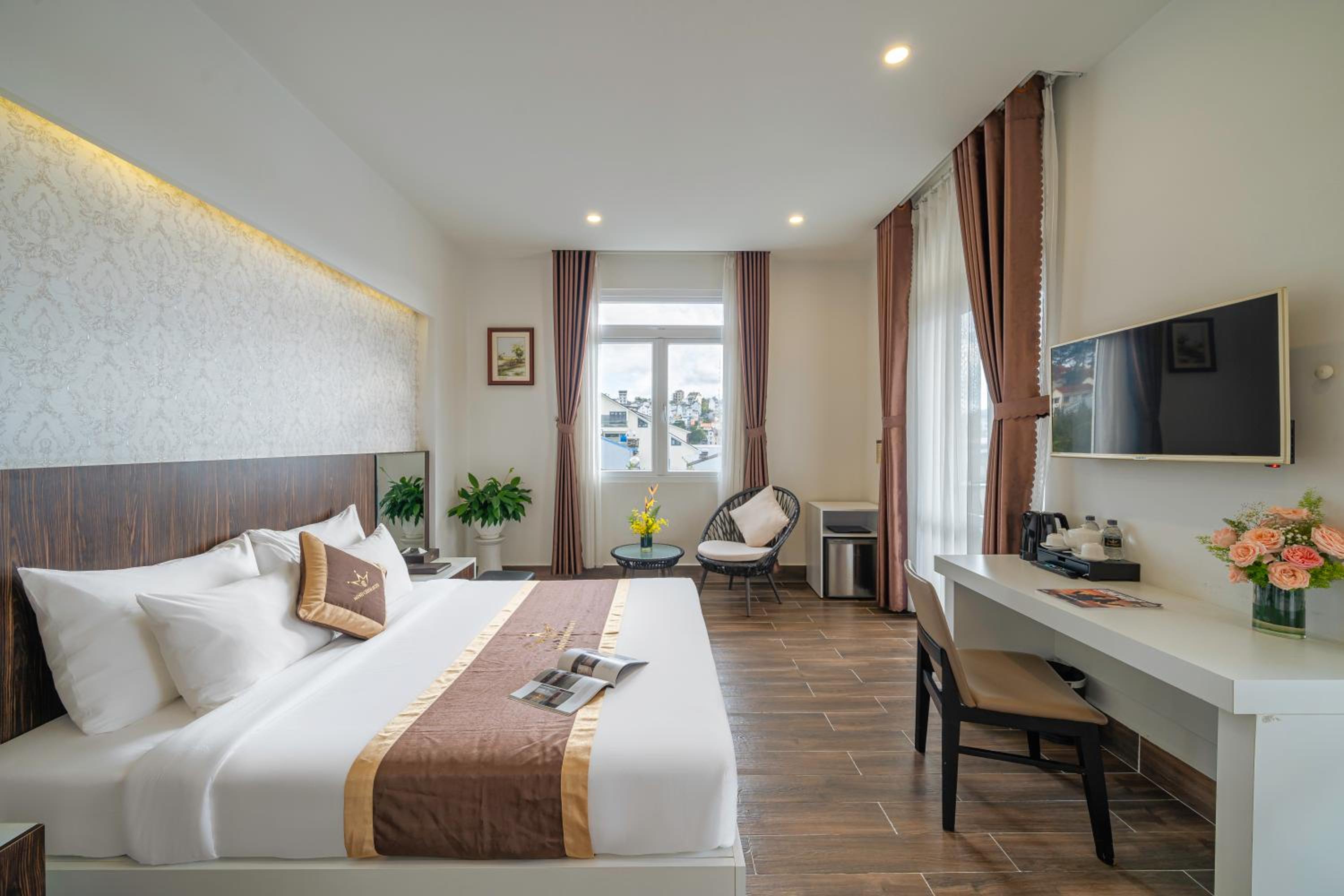 Suite - Photo 14