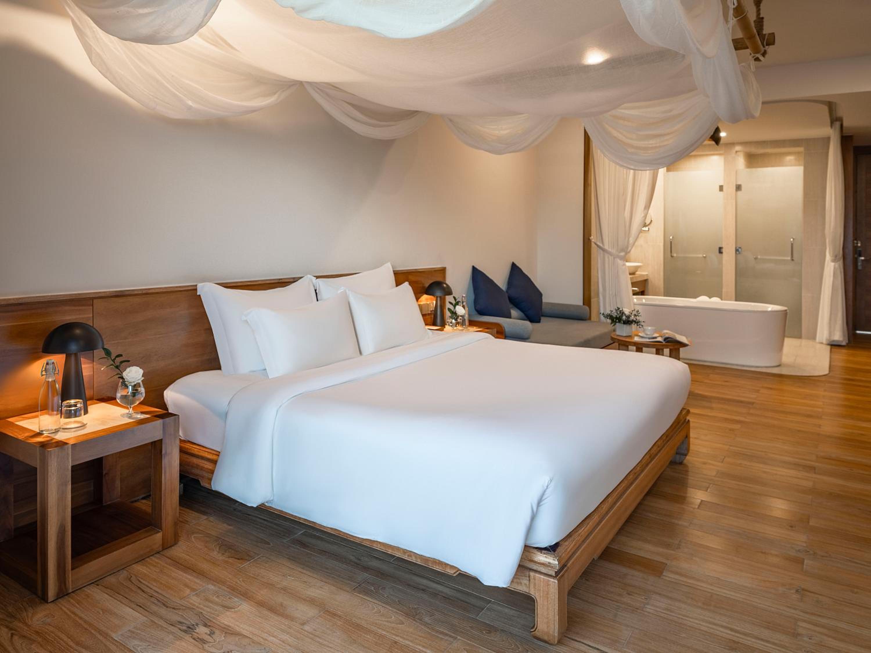 Deluxe Garden View with King Bed - Photo 2