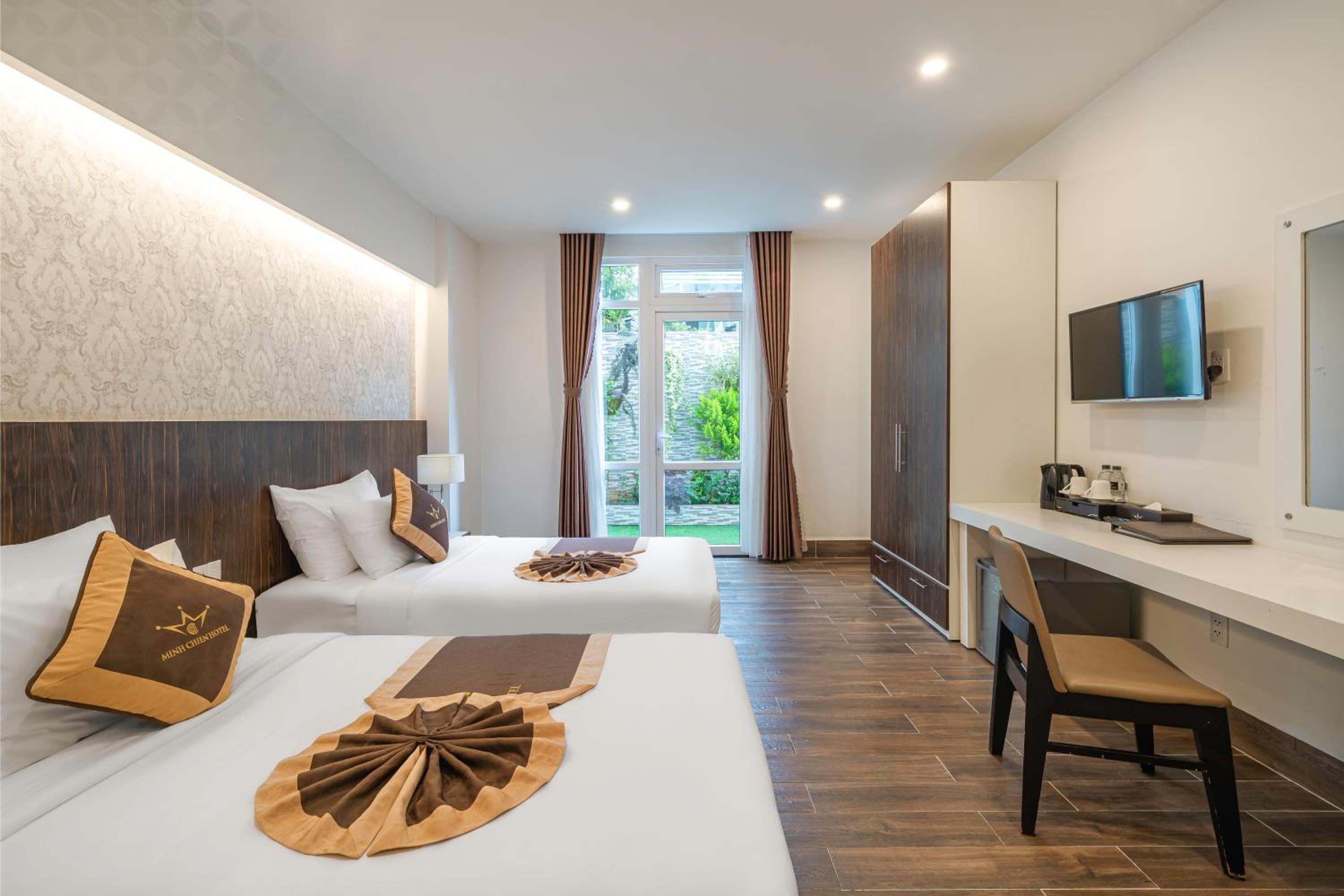 Twin Room with View - Photo 23