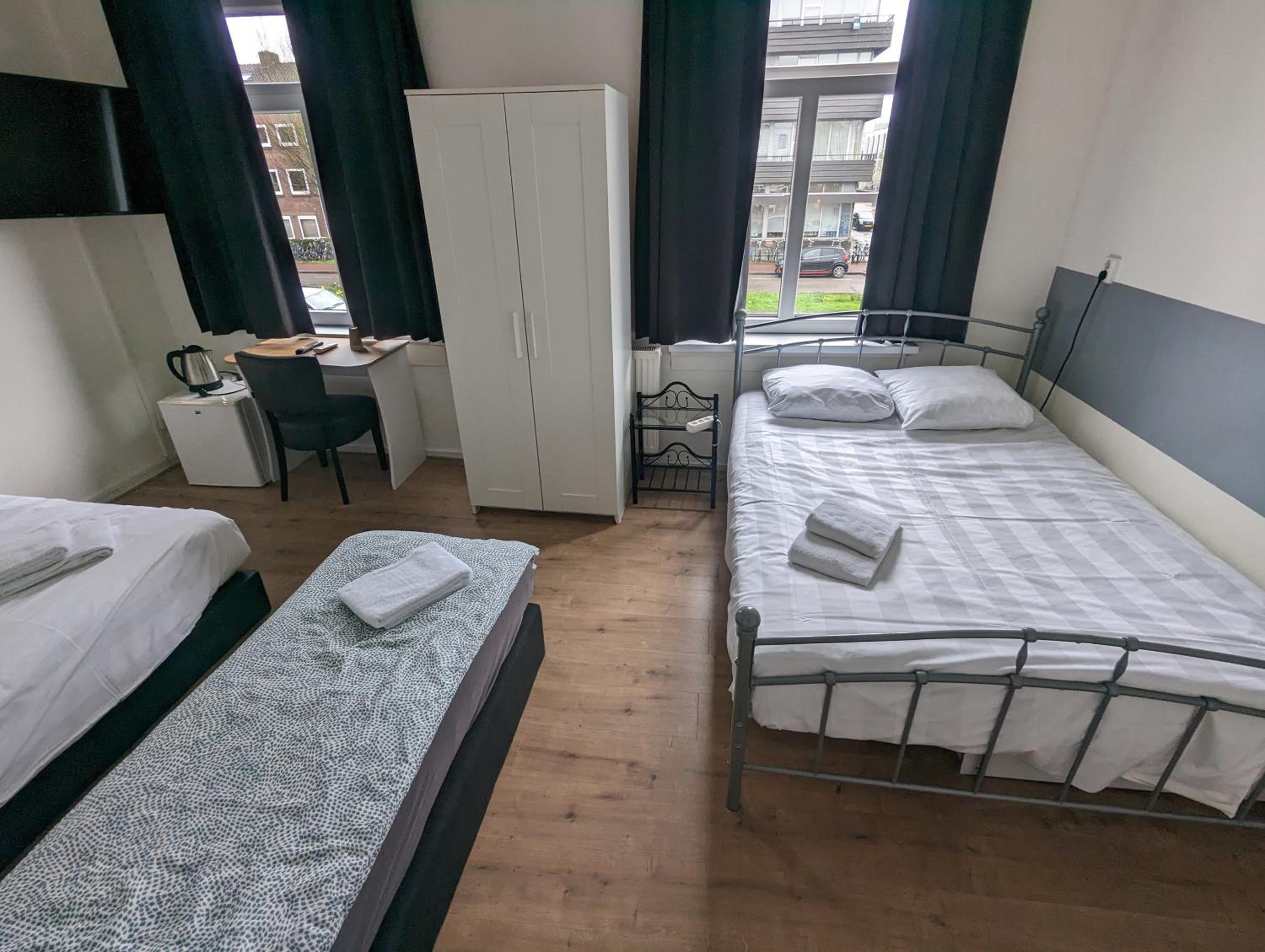 Quadruple Room with Private Bathroom photo 1