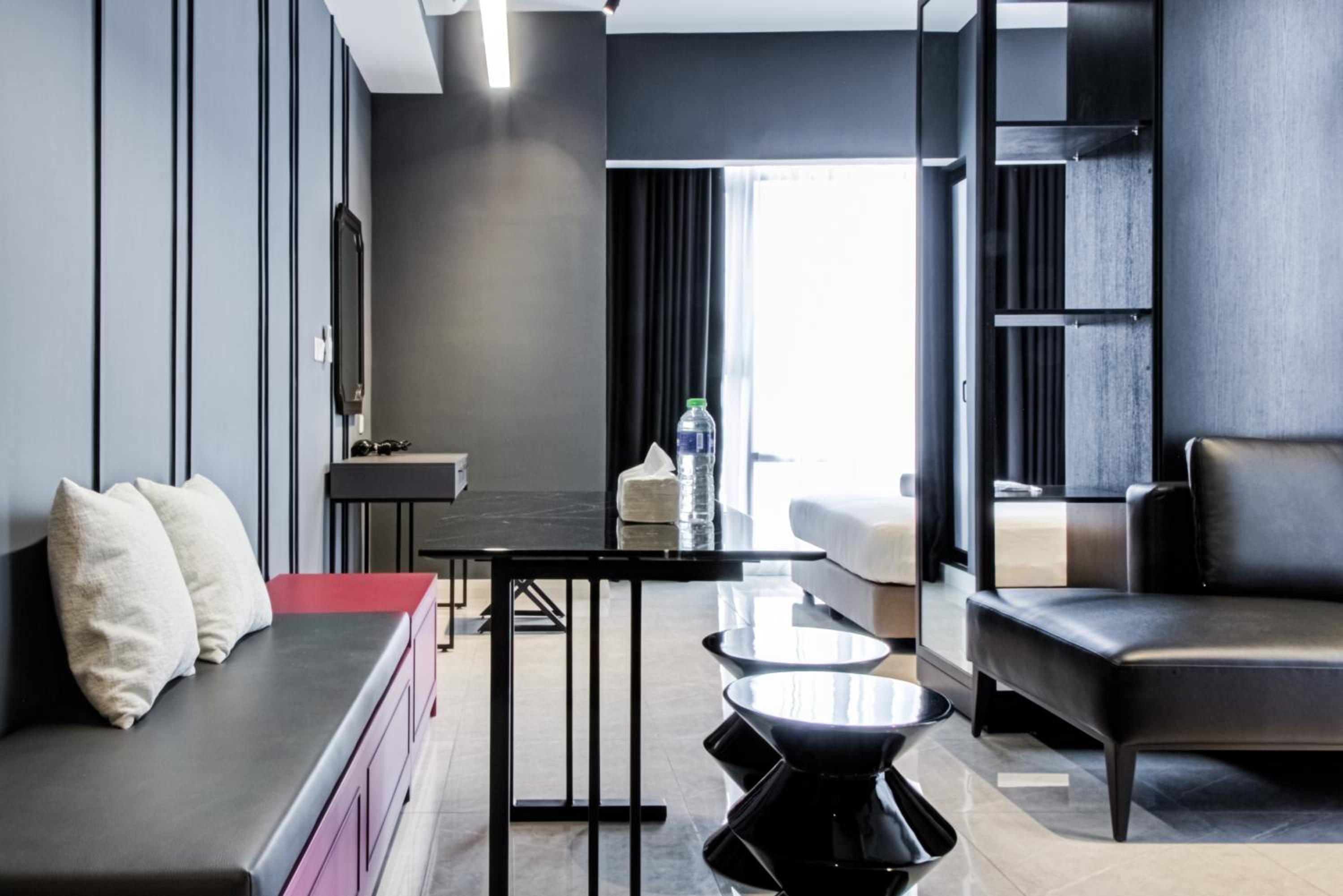 Deluxe Queen Suite