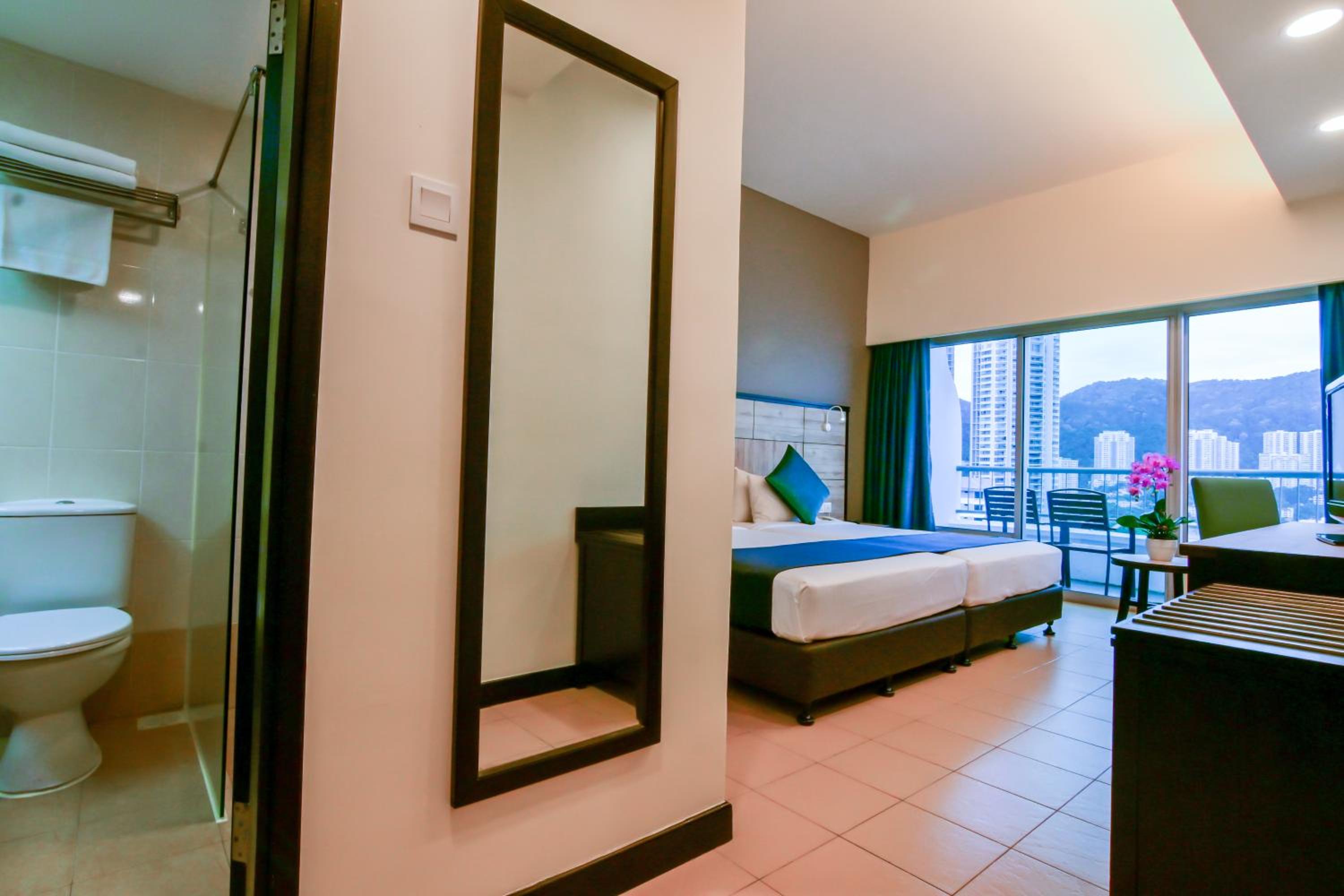 Two-Bedroom Suite (Newly Renovated) - Photo 3