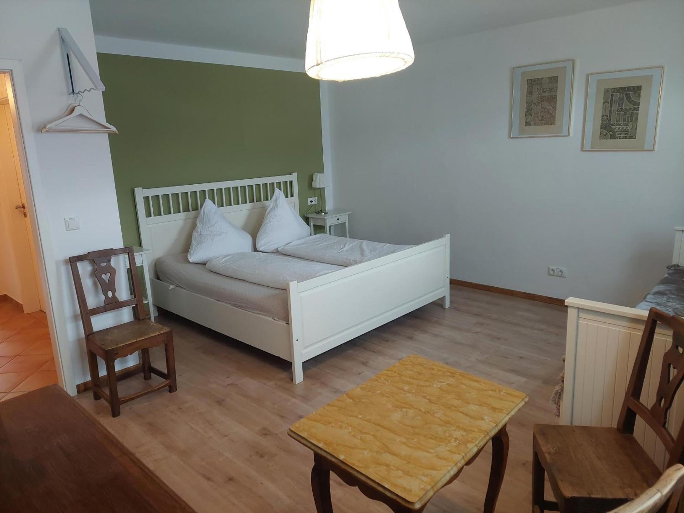 One-Bedroom Apartment photo 1
