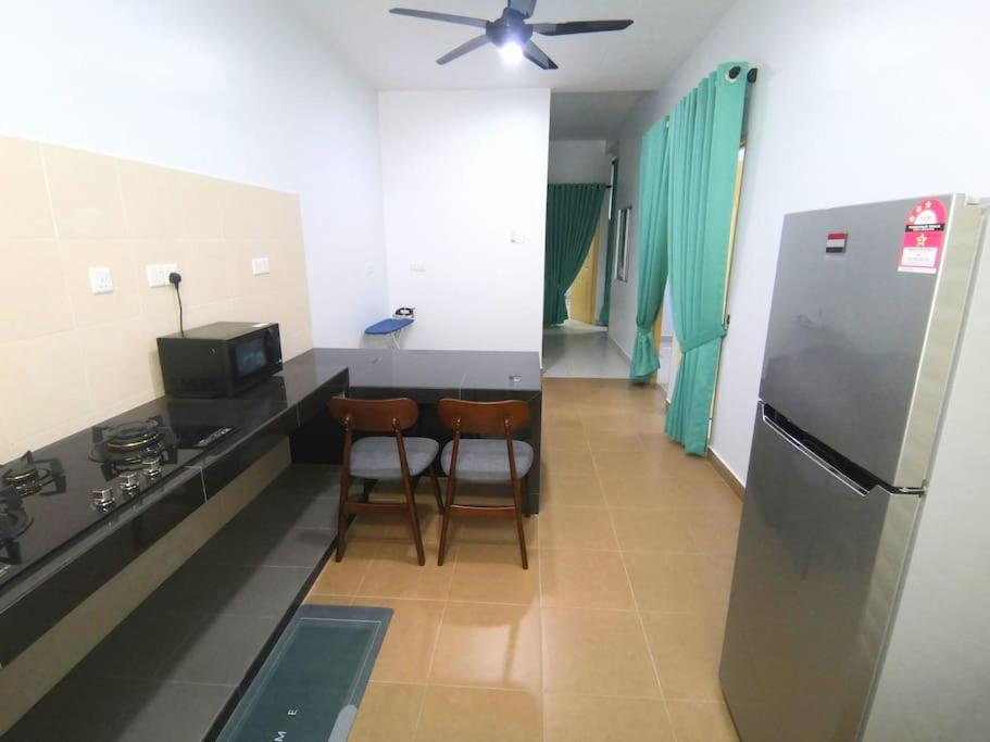 Three-Bedroom House photo 3