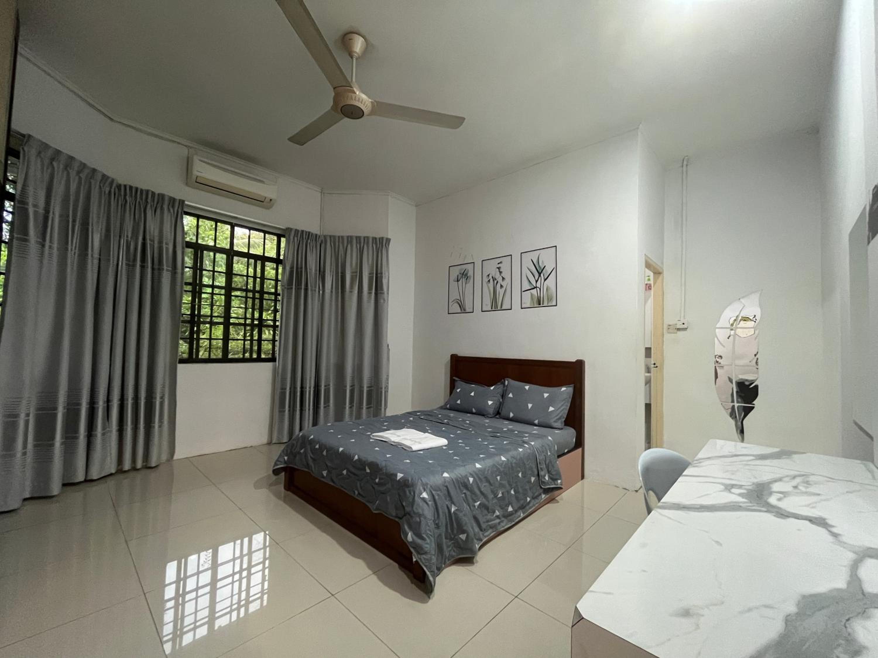 Three-Bedroom Apartment photo 1