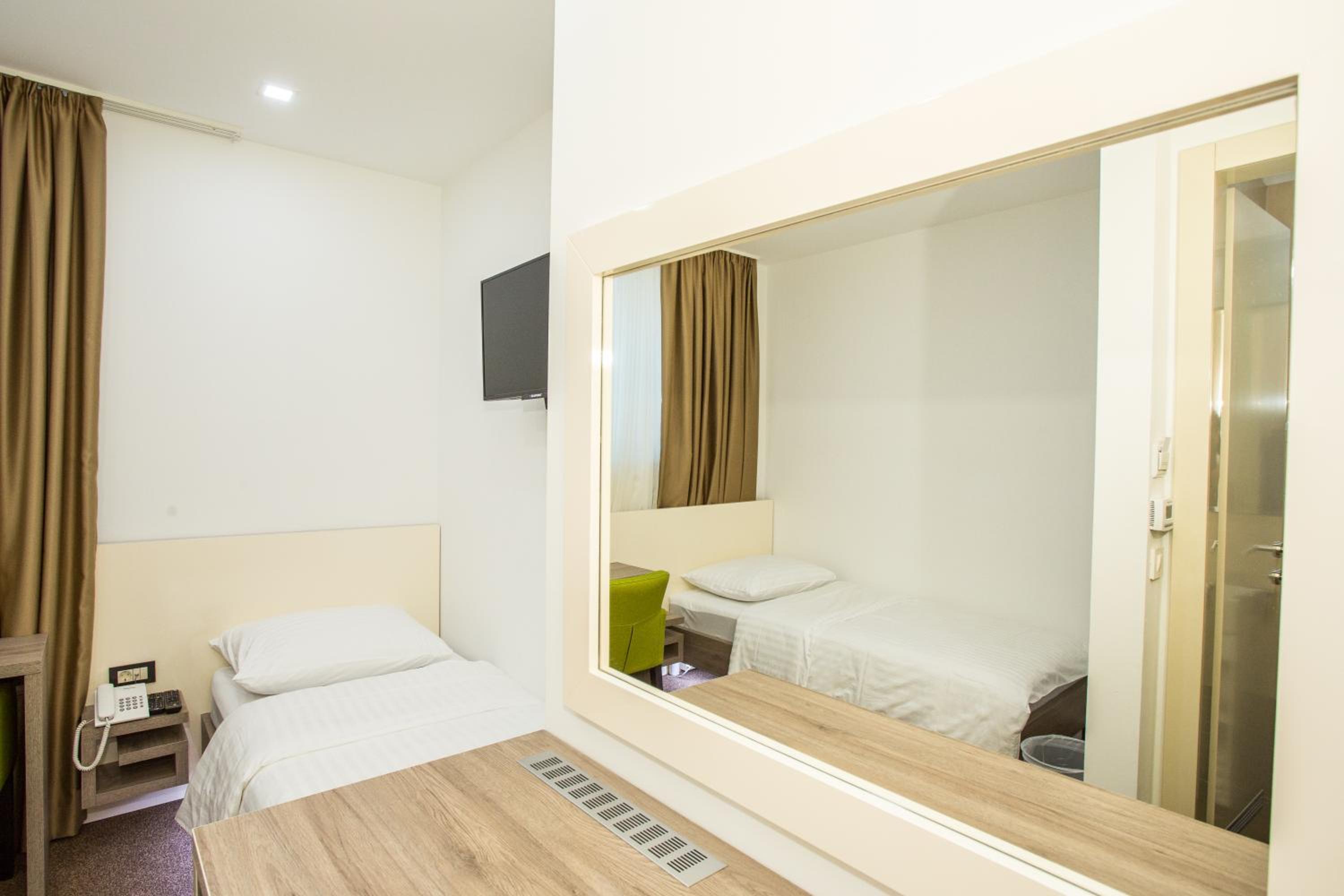Single Room with Terrace photo 1