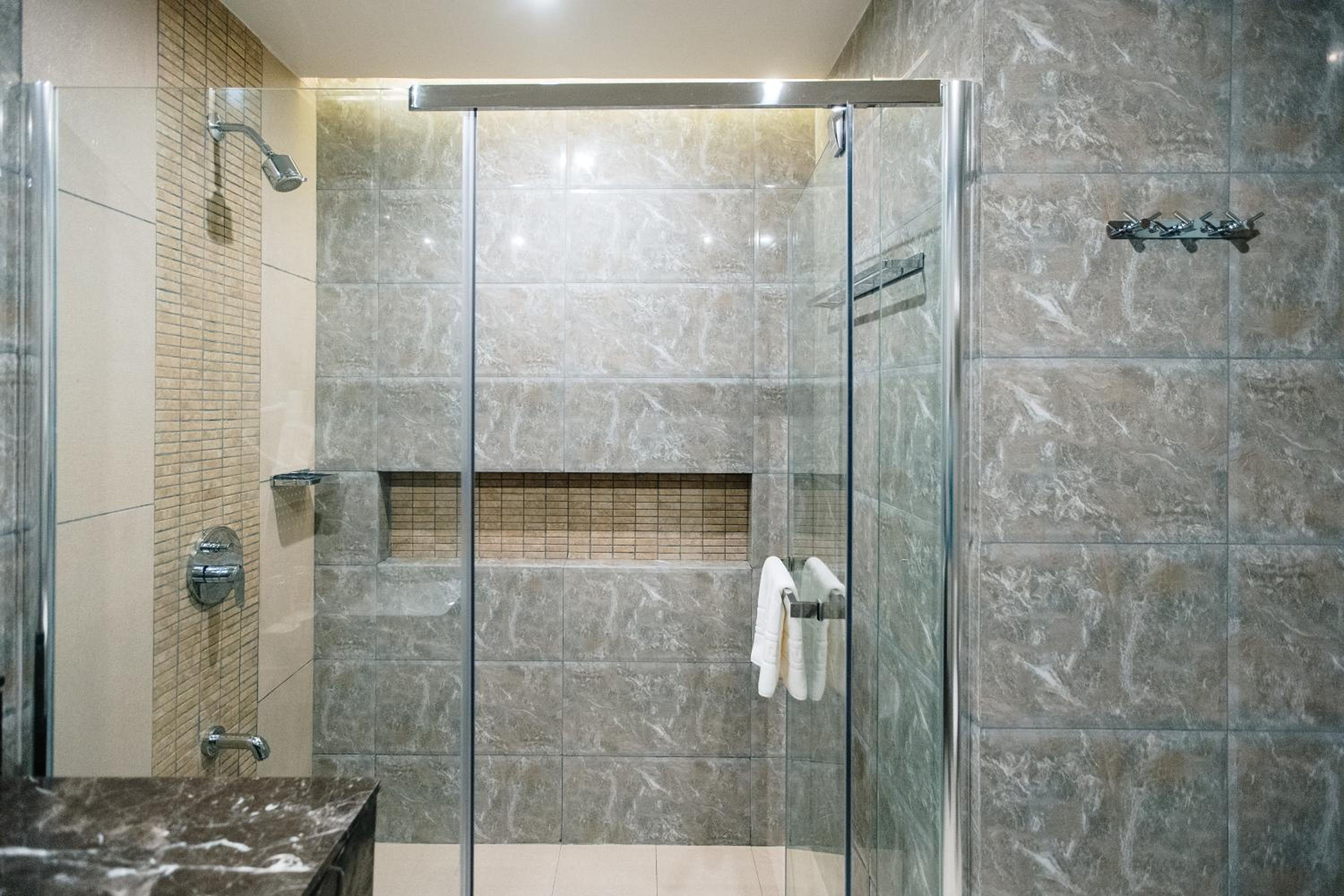 Deluxe King Room - Photo 3