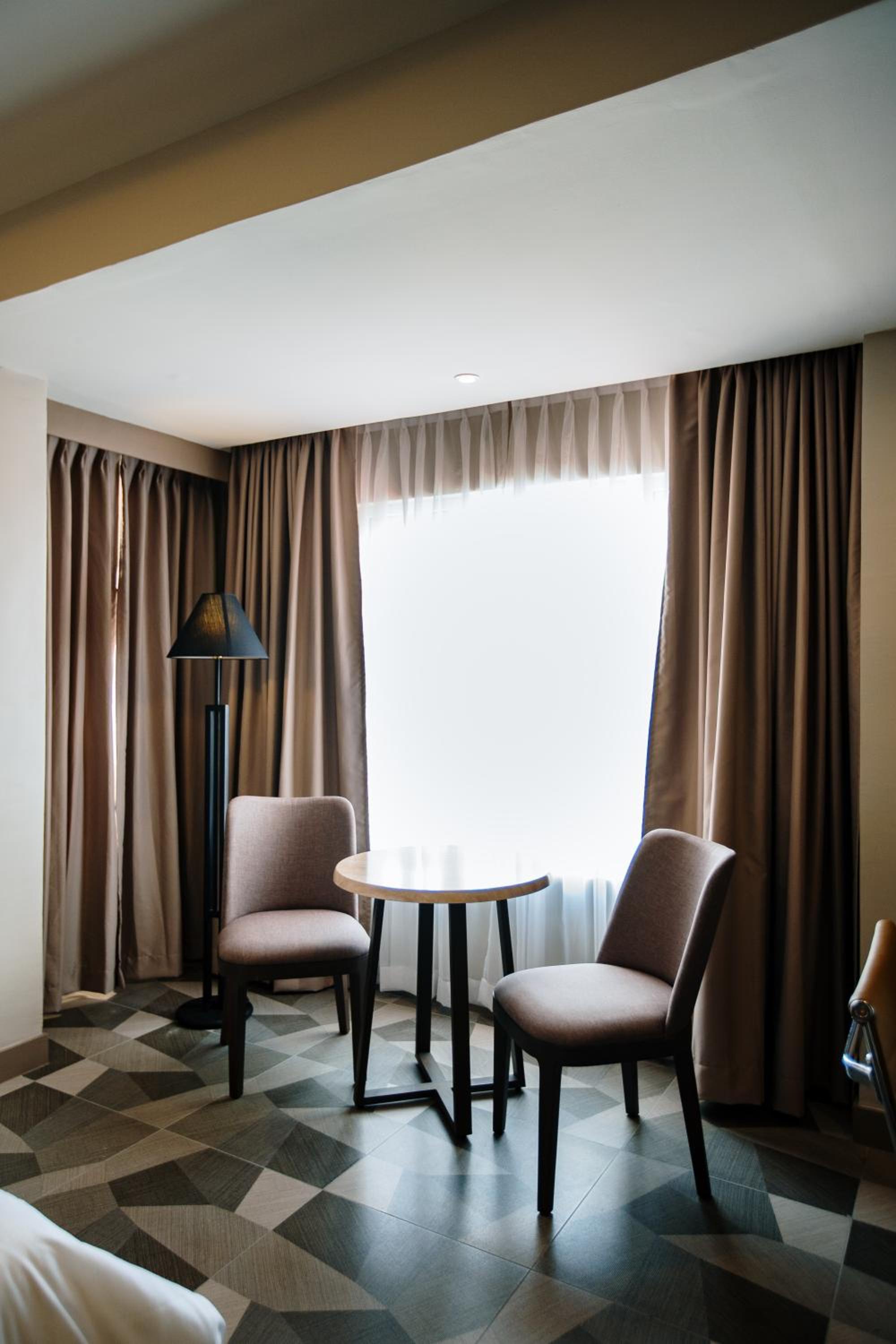 Deluxe King Room - Photo 2