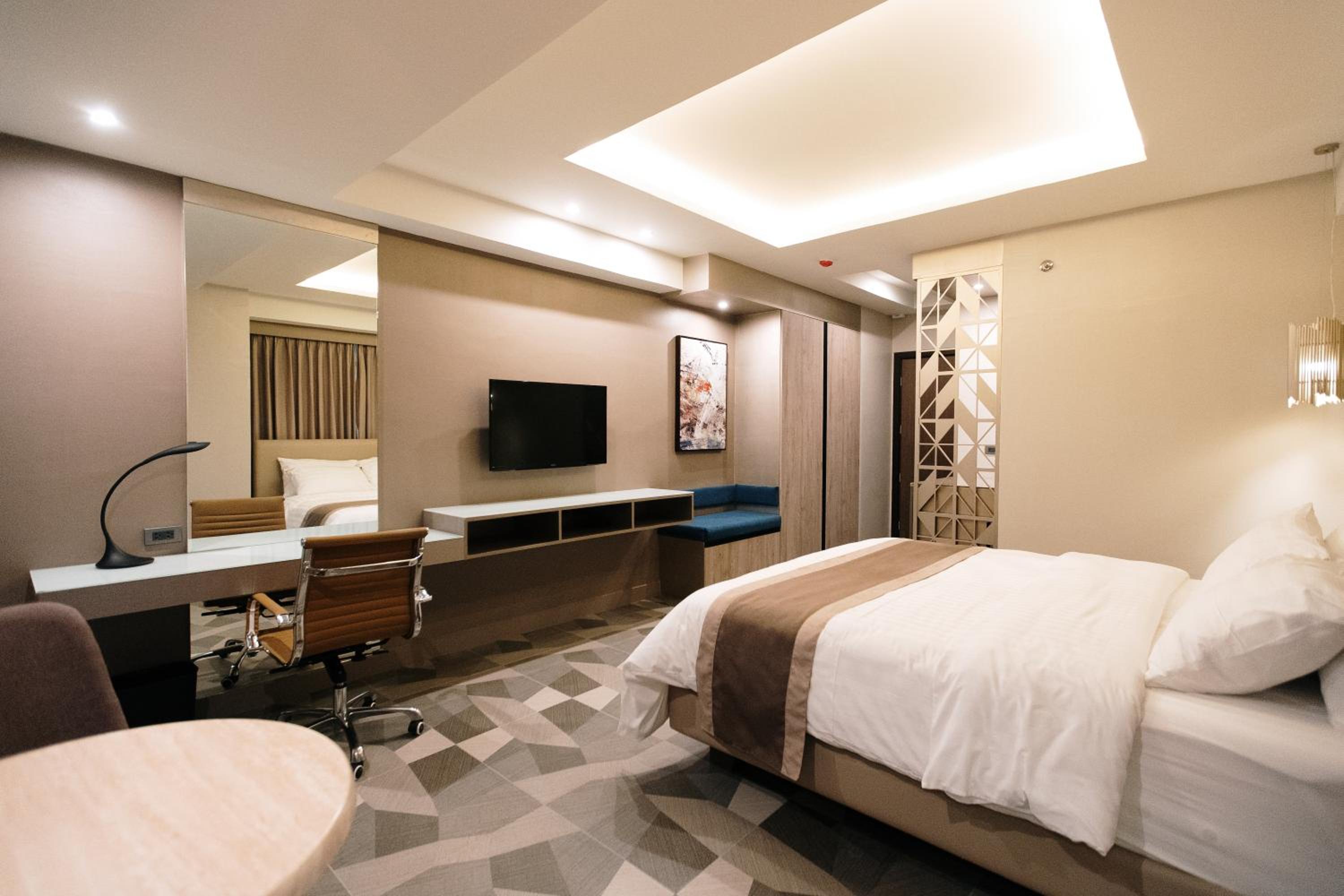 Deluxe King Room - Photo 5