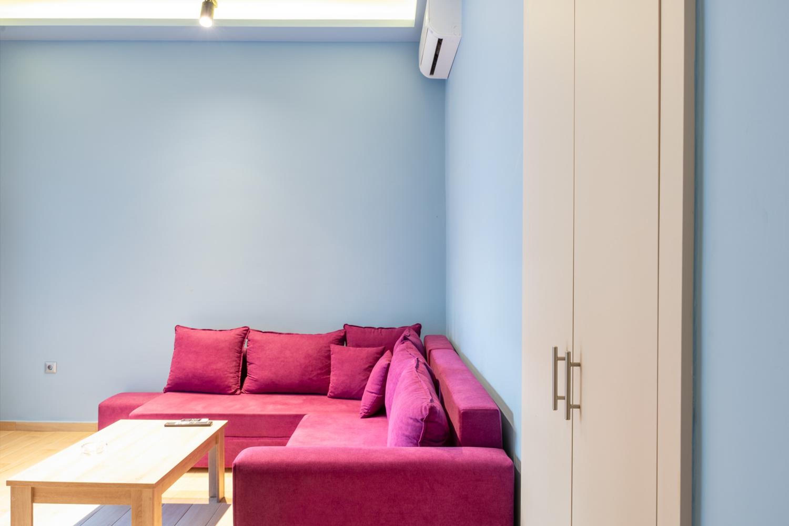 Superior One-Bedroom Apartment