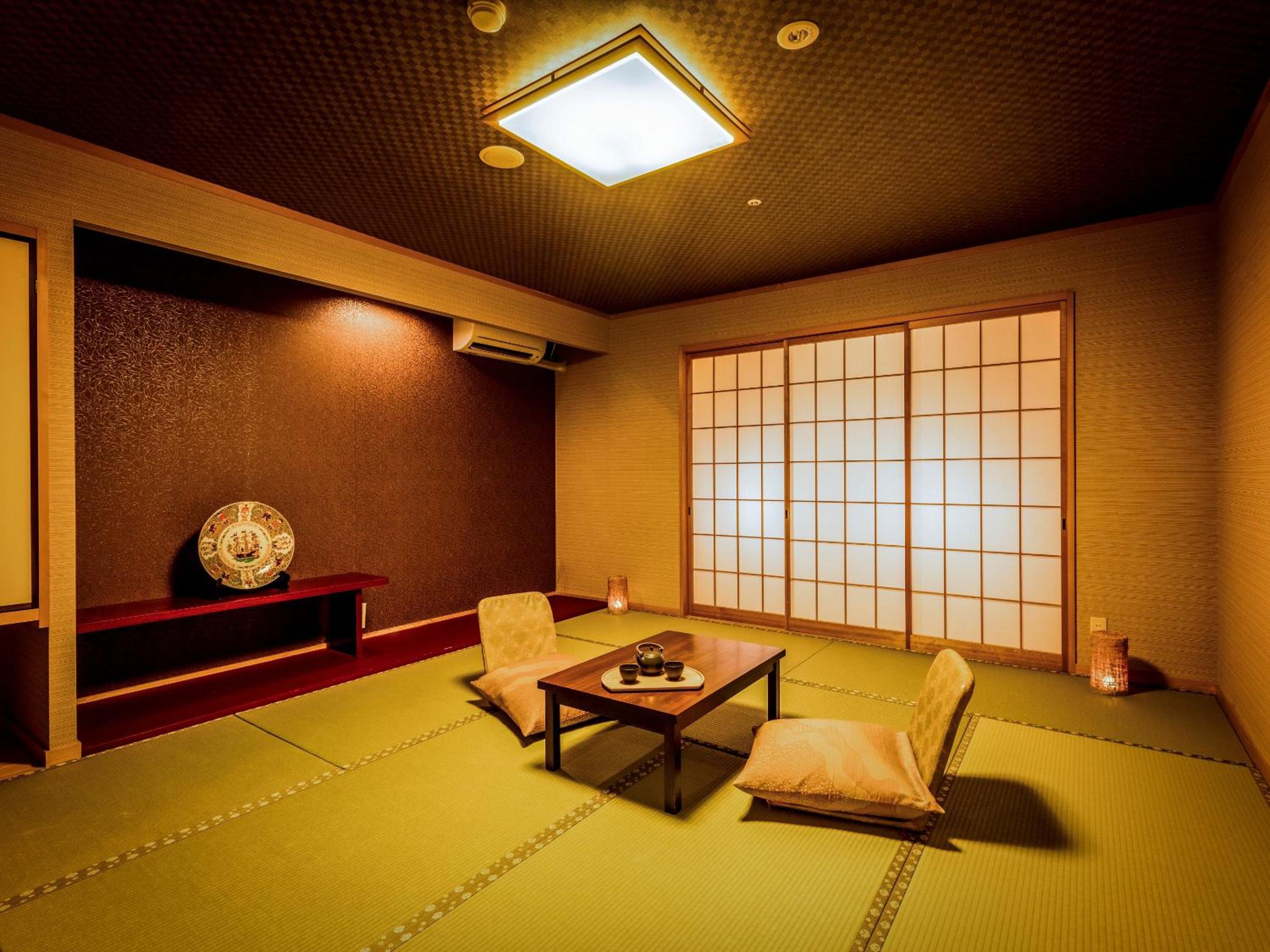 Standard Japanese-Style-Room(Pool Side) - Shared Bathroom - Non-Smoking