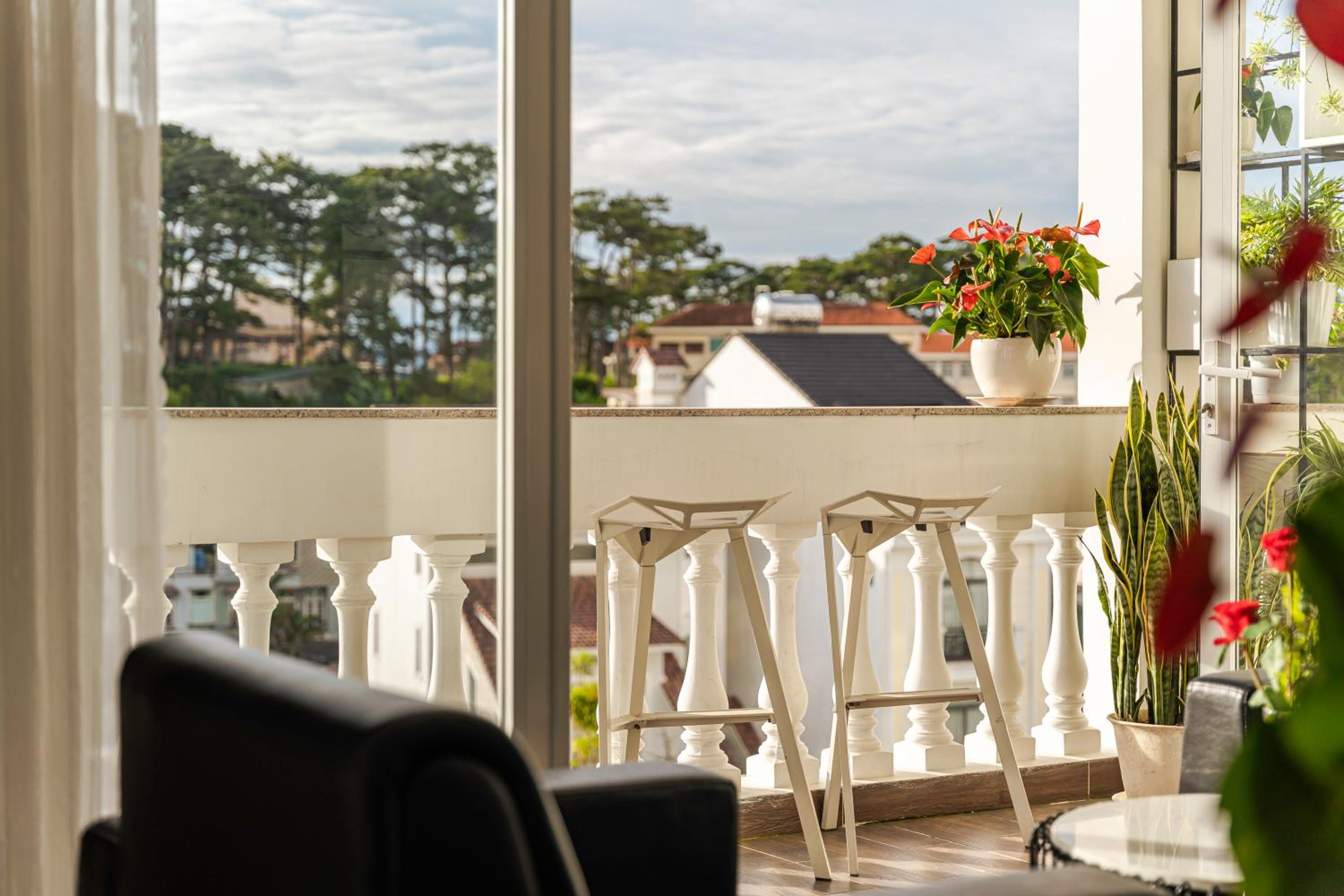 Suite with Mountain View - Photo 14