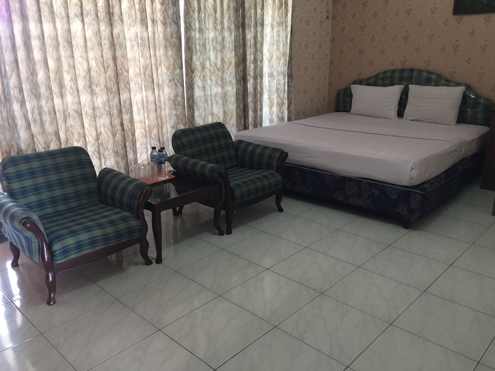 Family Room (3 Person) photo 2