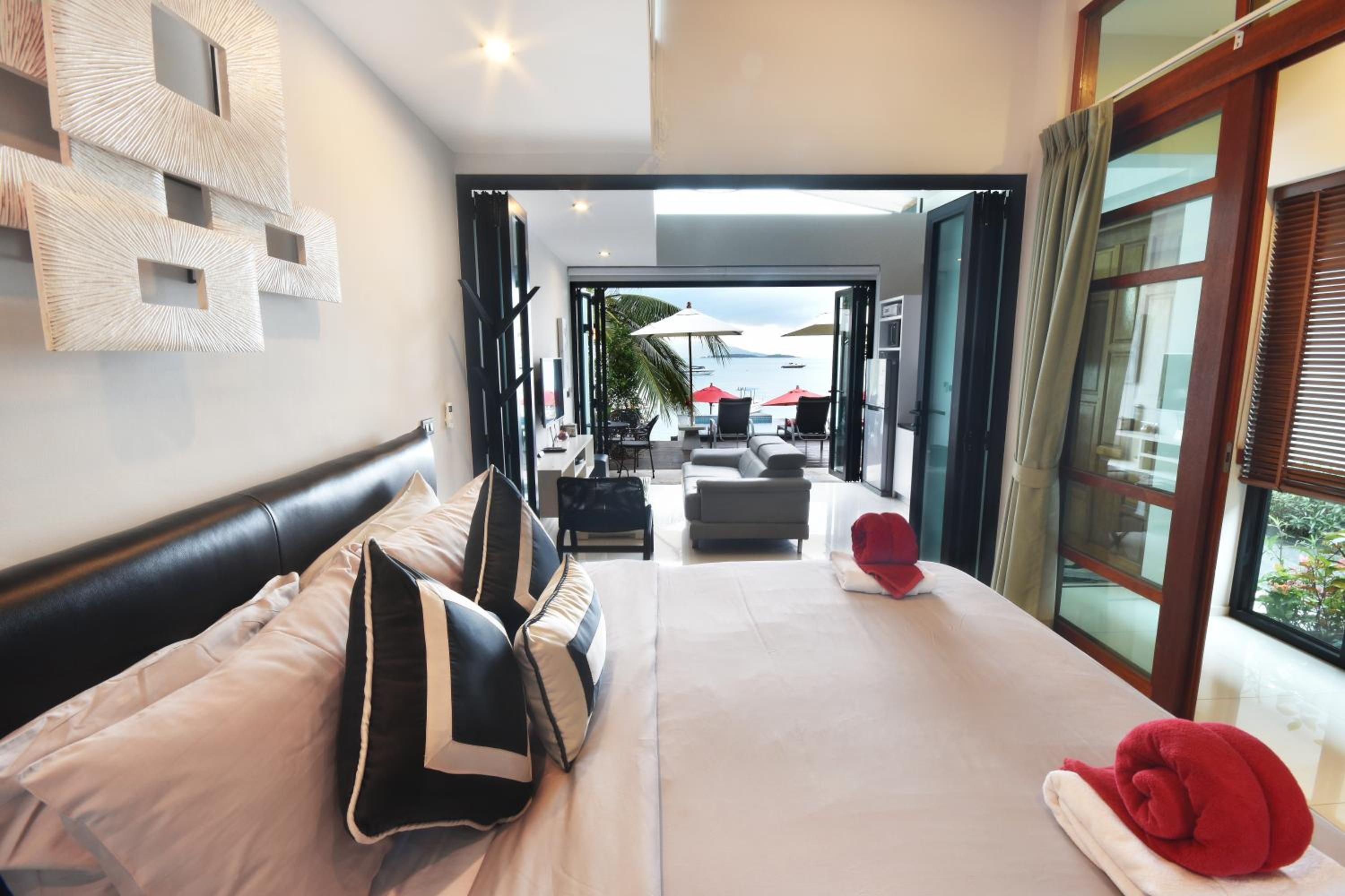 2 Bedrooms Beach Front Family Villa