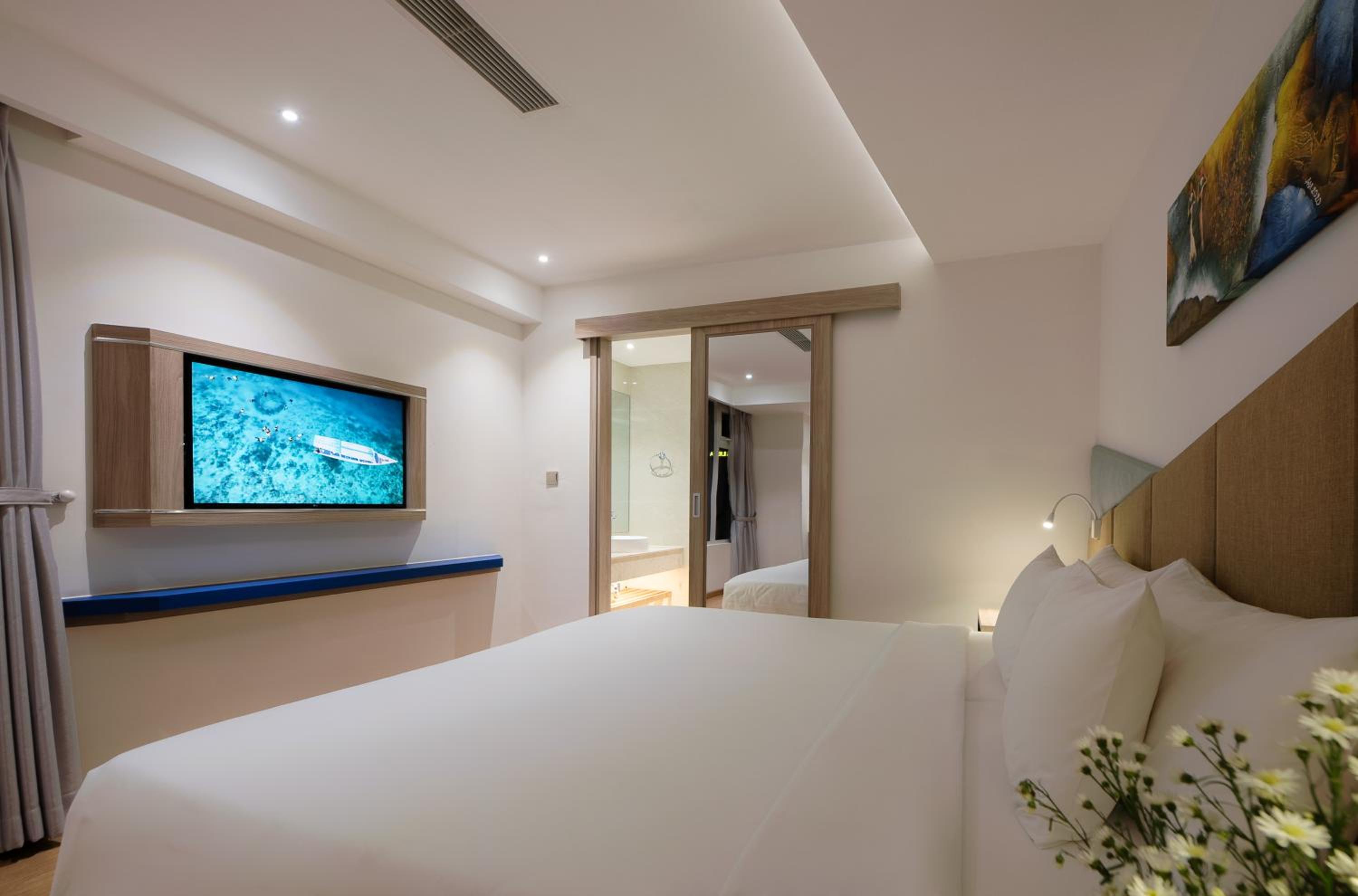Deluxe Room - Photo 5