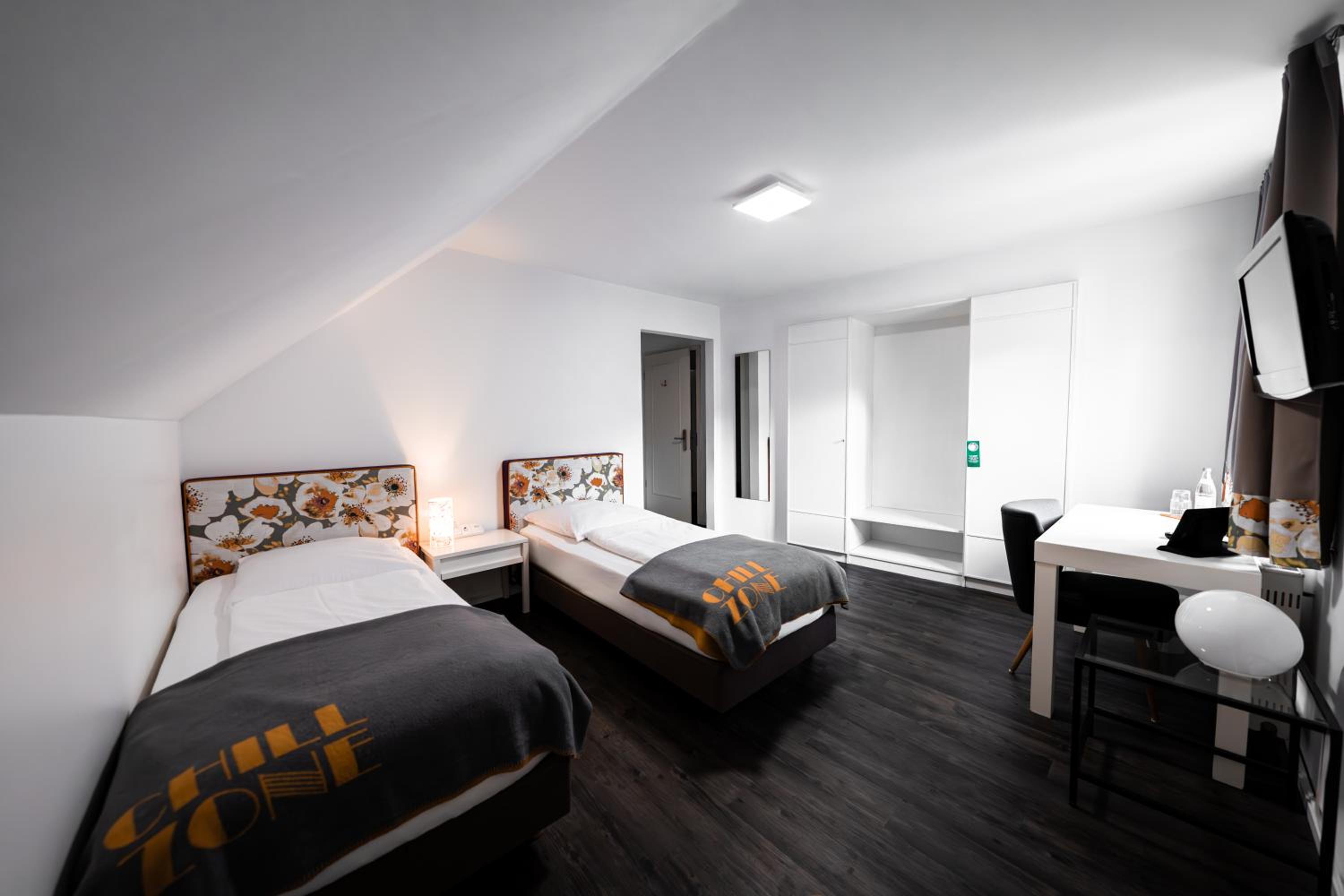 Double Room - Photo 12