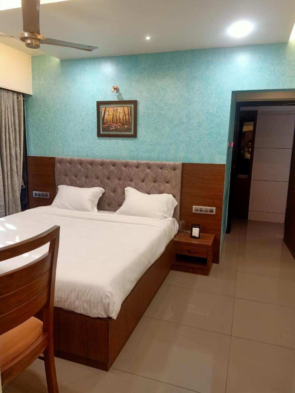 Deluxe Double Room (2 Adults + 1 Child) photo 3